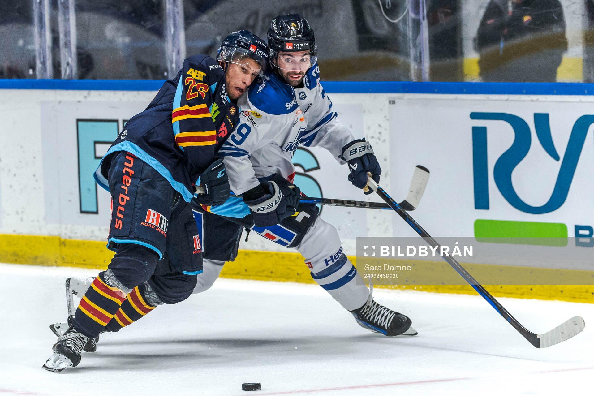 Djurgårdens Fredric Weigel och Karlskogas Stelio Mattheos