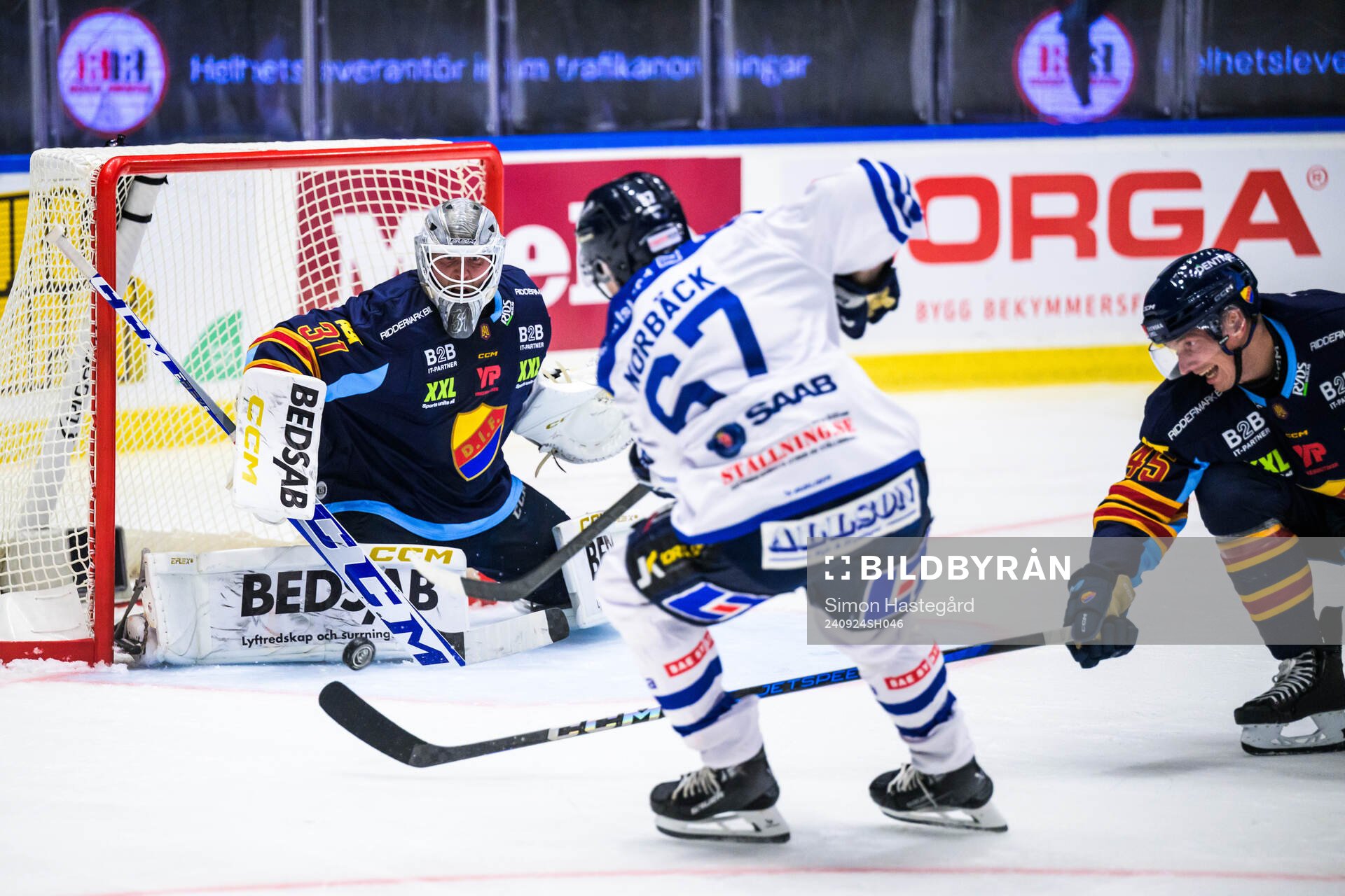Djurgårdens Viktor Andrén och Karlskogas Jesper Norbäck