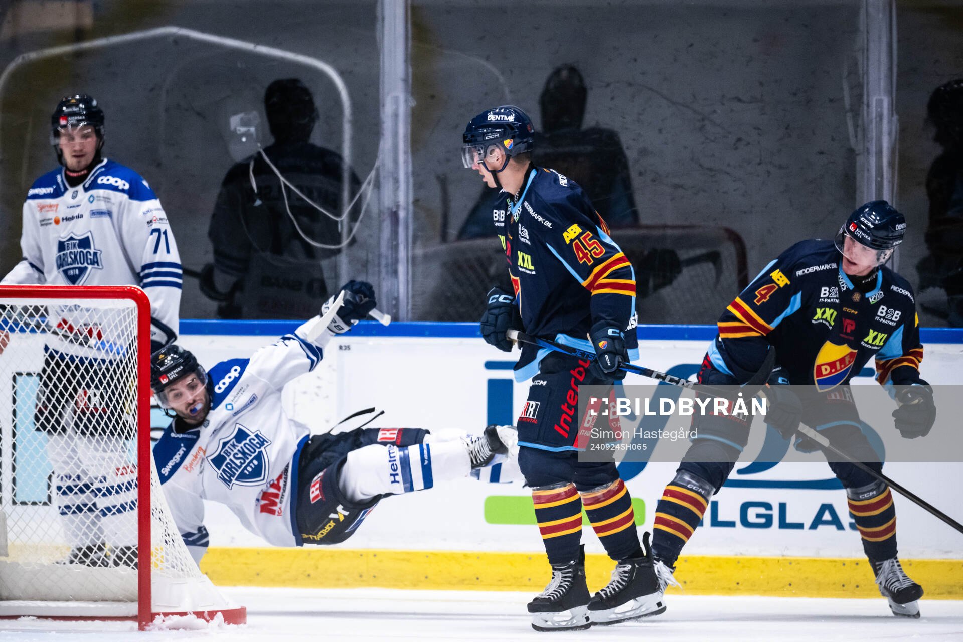 Karlskogas Stelio Mattheos mot Djurgårdens Hugo Blixt
