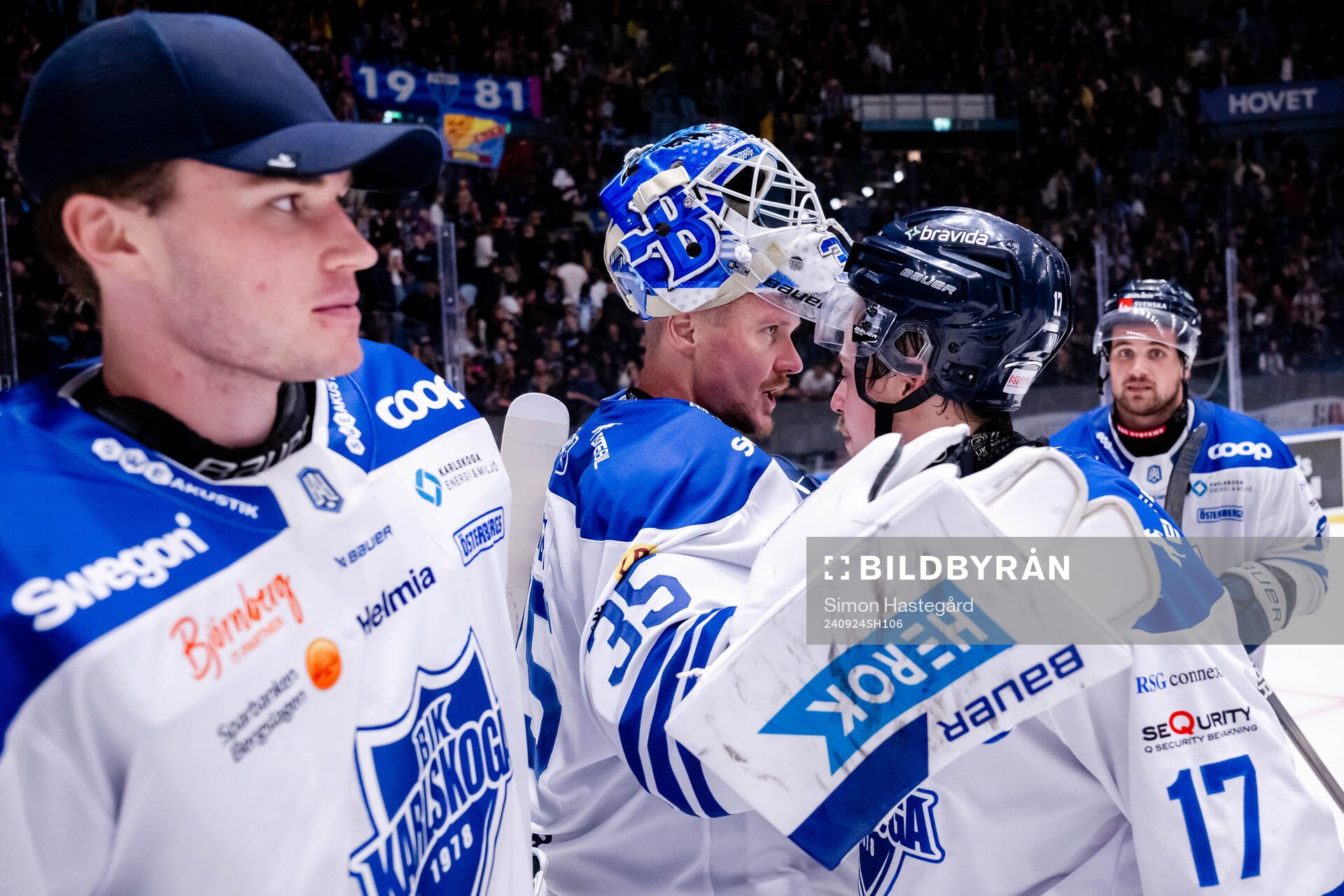 Karlskogas målvakt Lars Volden jublar