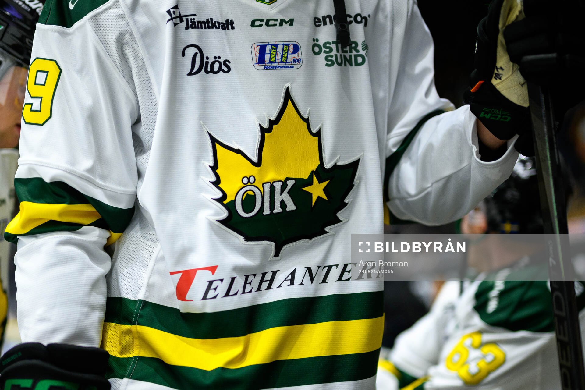 s (ÖIK) logotype på en tröja