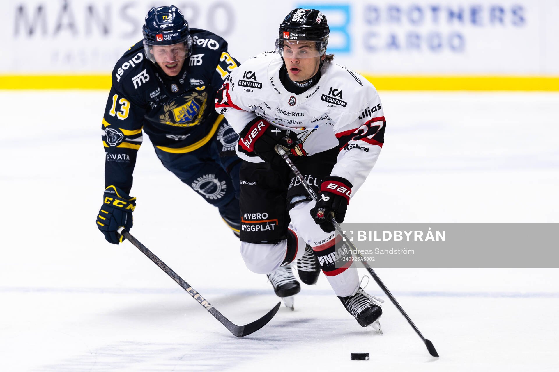 Södertäljes Henrik Eriksson och Nybro Vikings Alex Ciernik