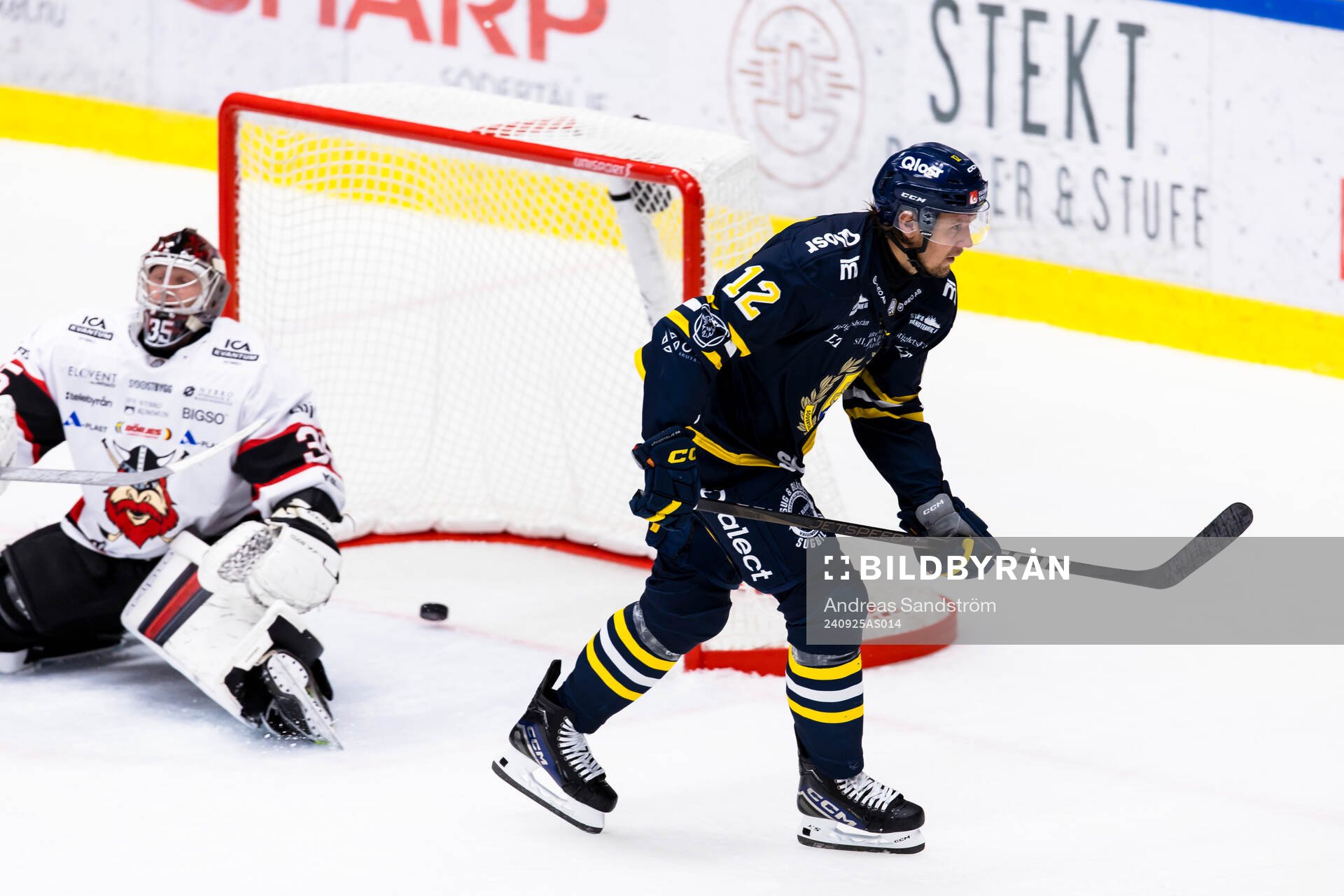Södertäljes Viktor Liljegren gör 3-2 bakom Nybro Vikings