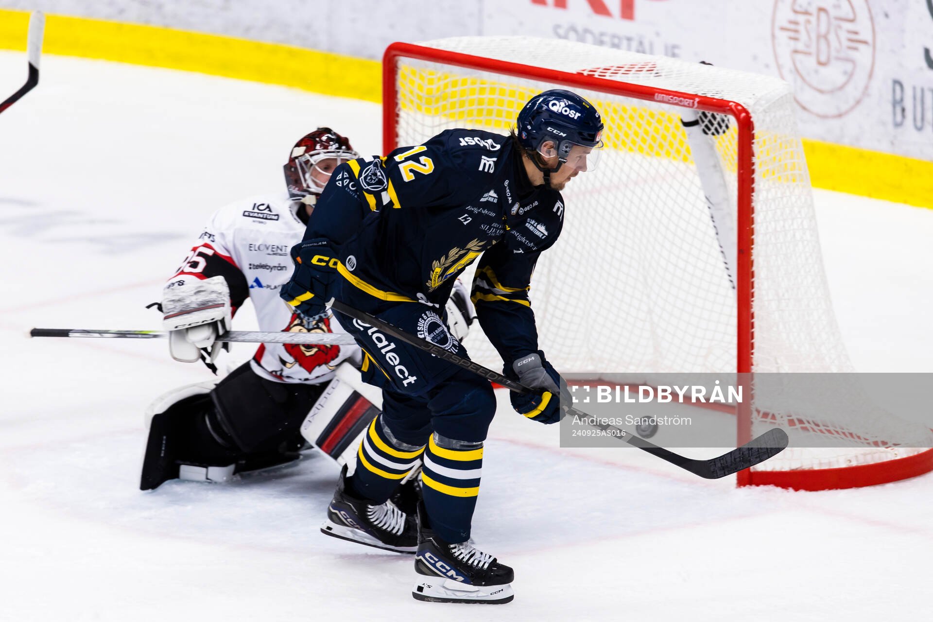 Södertäljes Viktor Liljegren gör 3-2 bakom Nybro Vikings