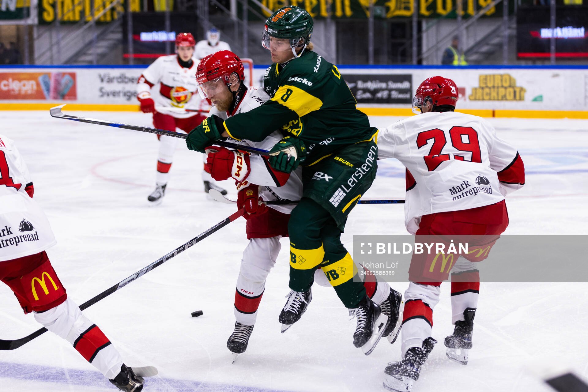 Almtunas Oscar Pentler och Björklövens Lucas Lagerberg