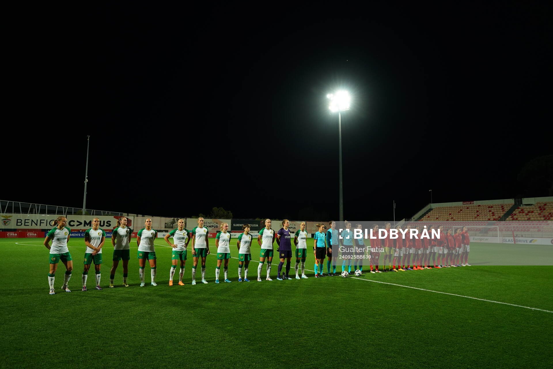 The teams line up