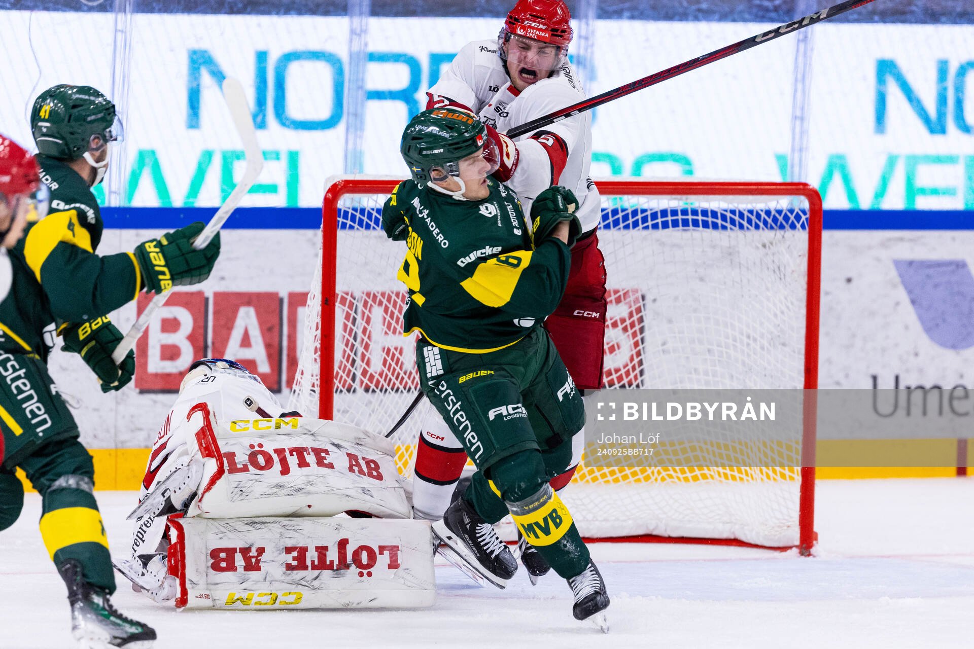 Almtunas Jonatan Lundgren och Björklövens Axel Ottosson i
