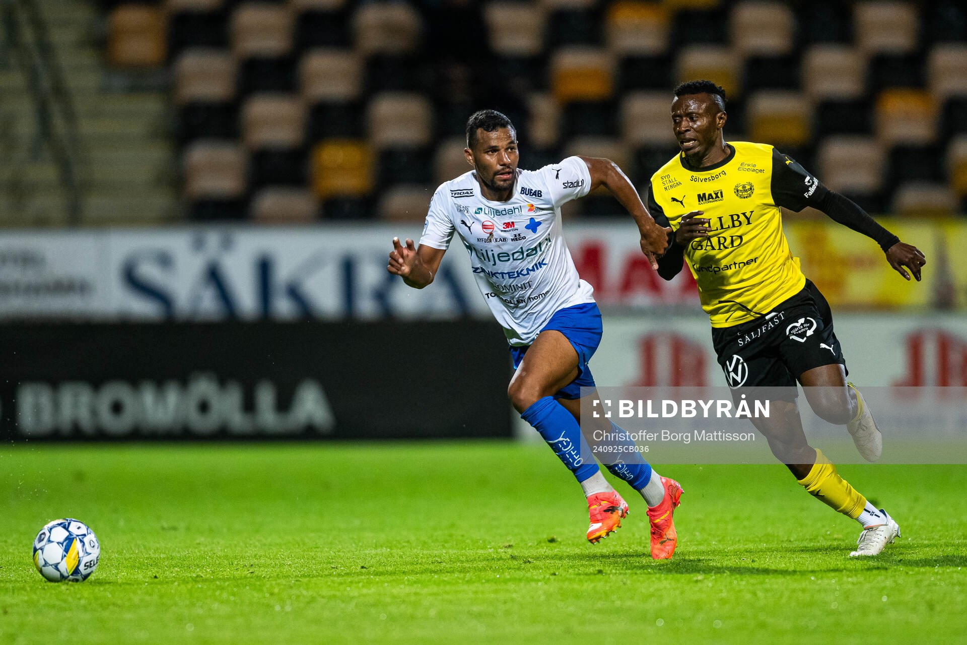Värnamos Wenderson Oliveira do Nascimento och Mjällbys