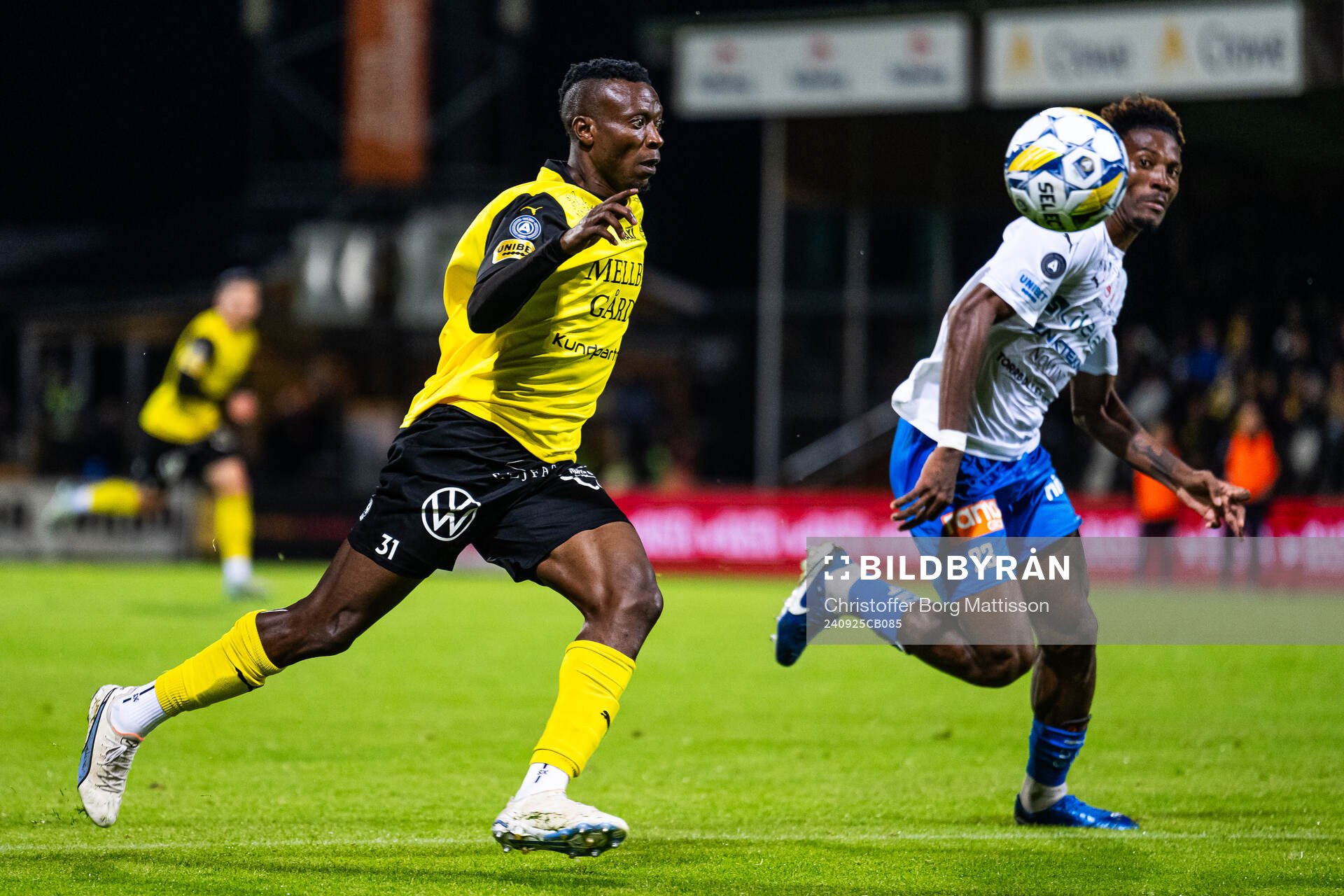 Mjällbys Silas Nwankwo och Värnamos Samuel Kotto