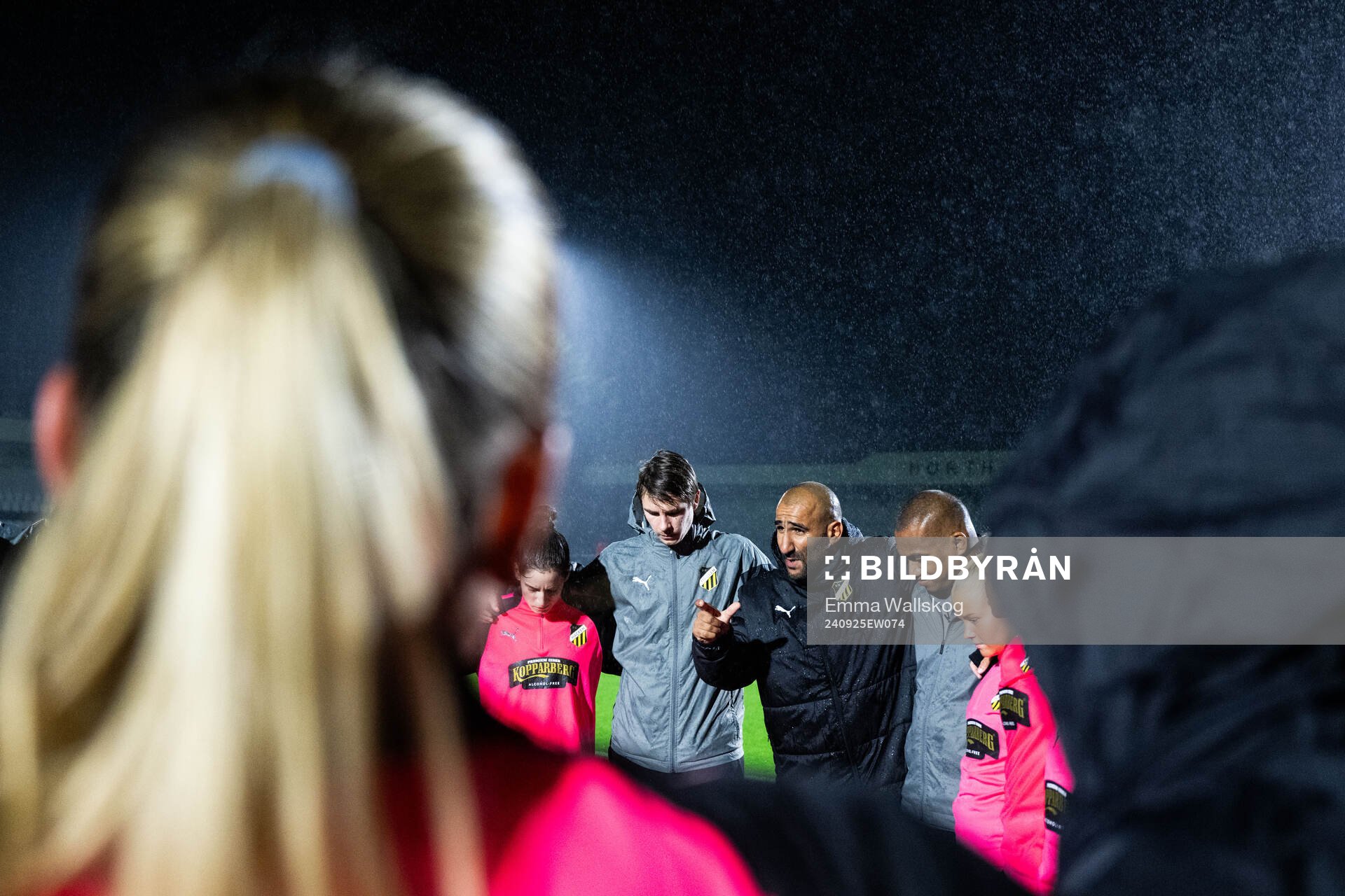 Head coach Mak Lind