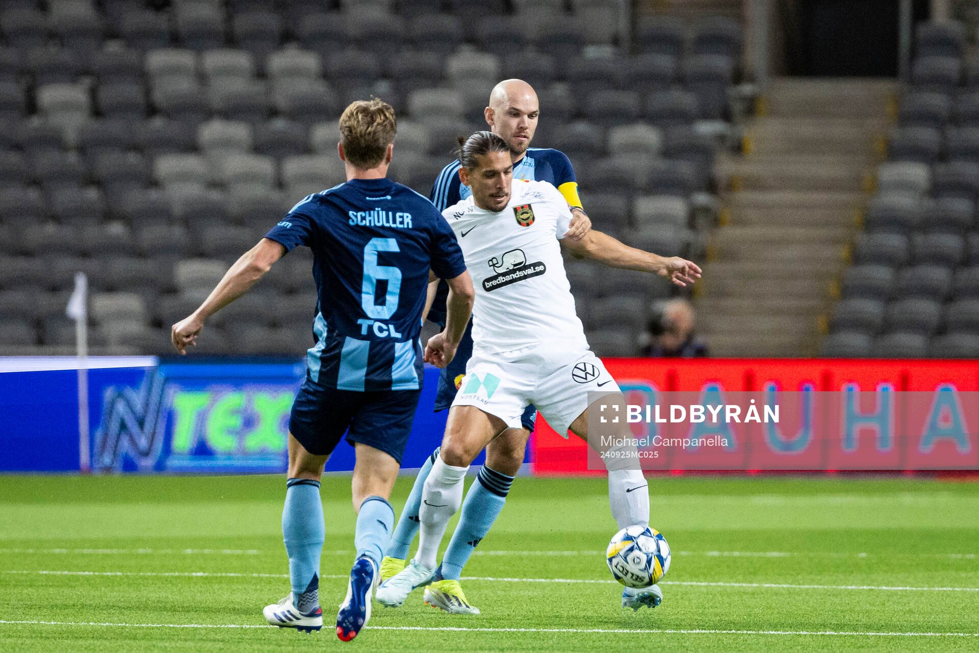 Djurgårdens Marcus Danielson och Rasmus Schuller mot