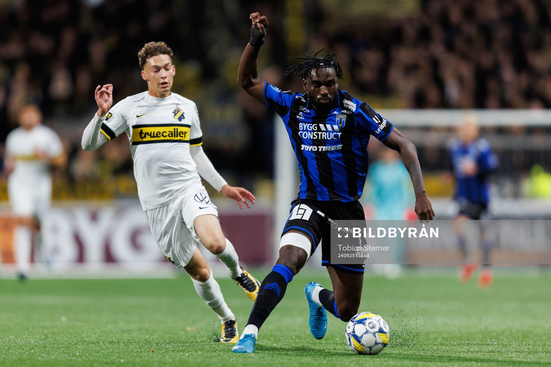 AIKs Victor Goncalves Andersson och Sirius Patrick Nwadike