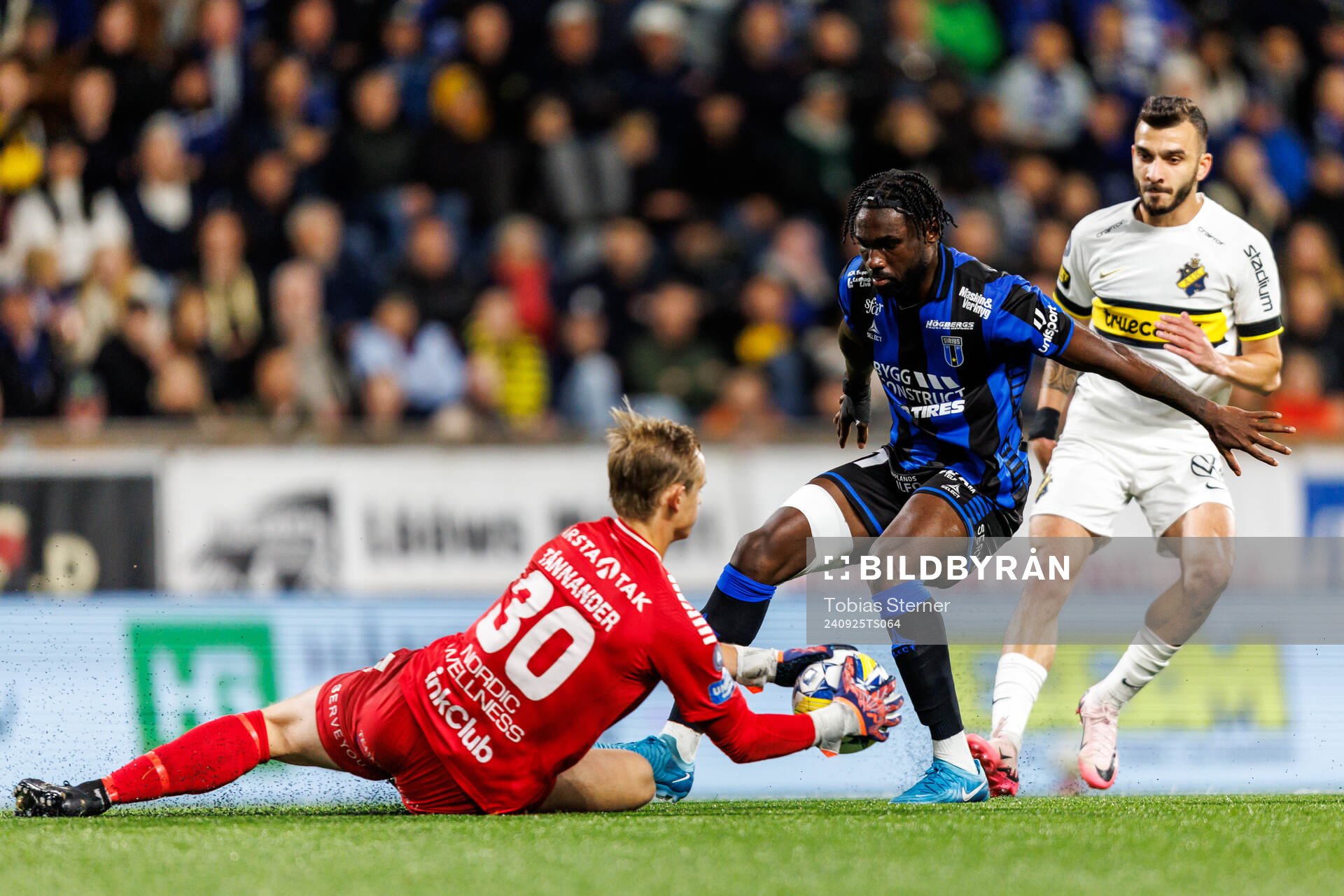 Sirius målvakt Jakob Tånnander, Patrick Nwadike och AIKs