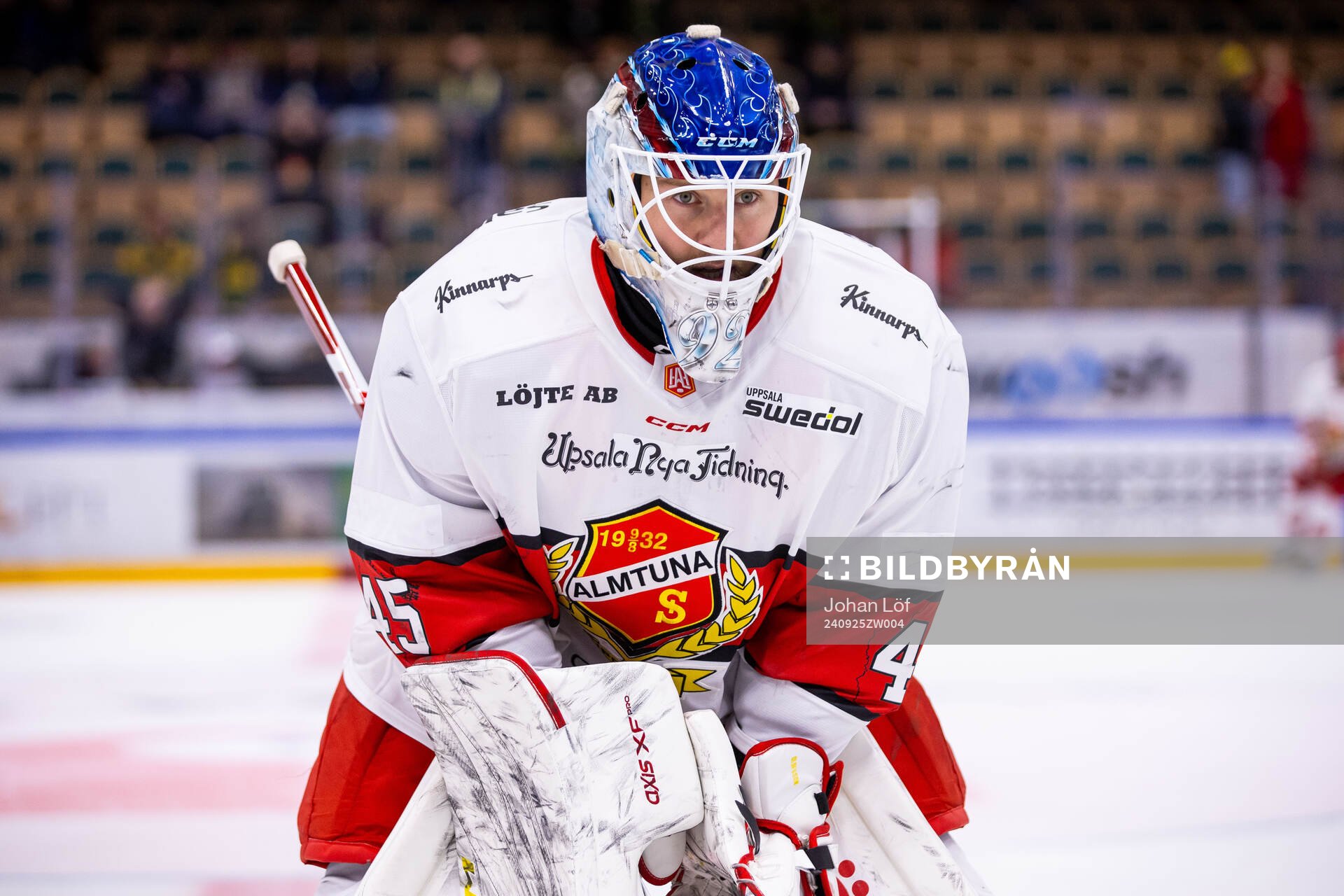 Almtunas målvakt Edvin Olofsson innan ishockeymatchen i