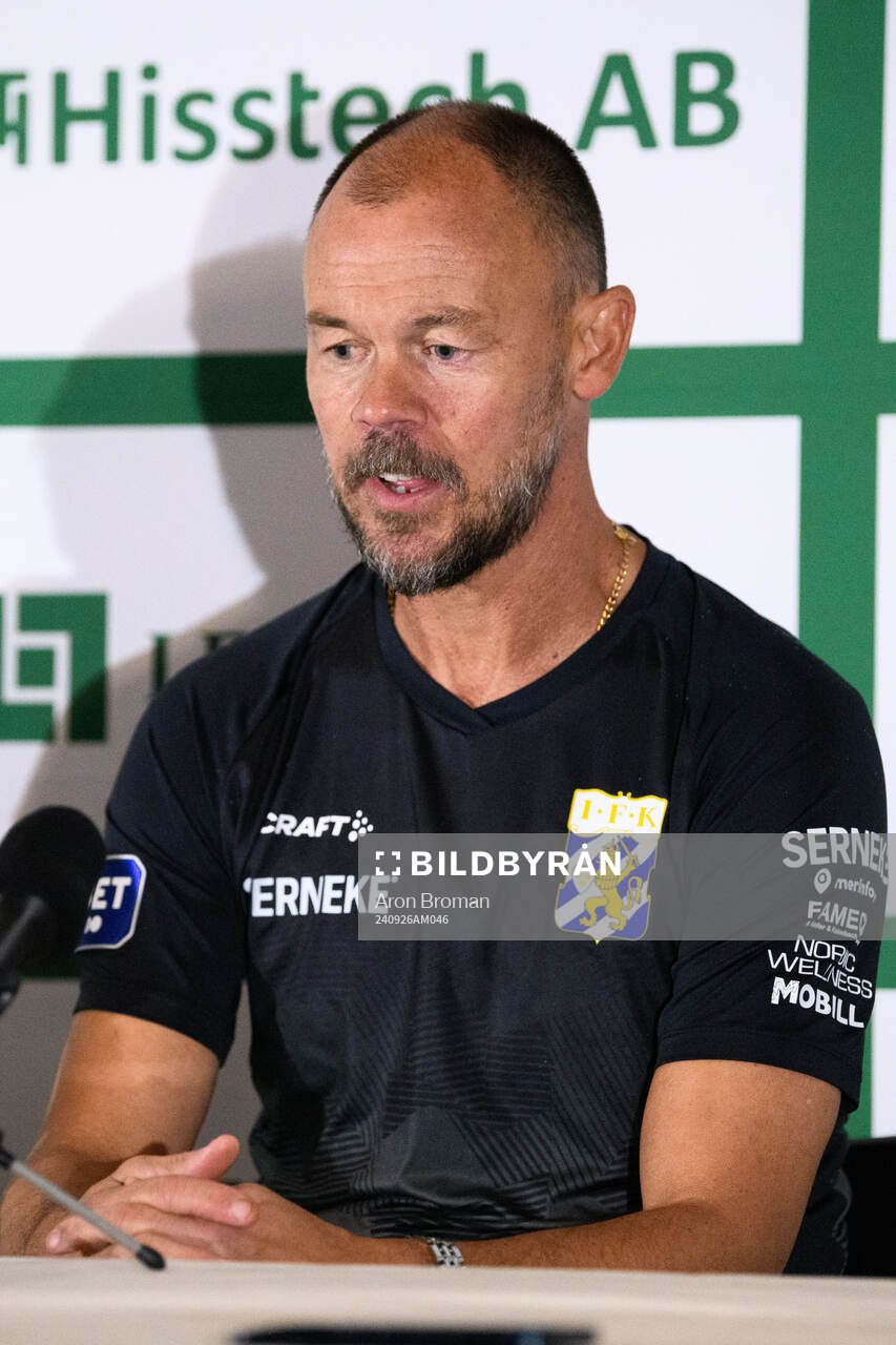 IFK Göteborgs assisterande tränare Joachim Björklund vid en presskonferens efter fotbollsmatchen i Allsvenskan mellan Västerås och IFK Göteborg den 26 september 2024 i Västerås.