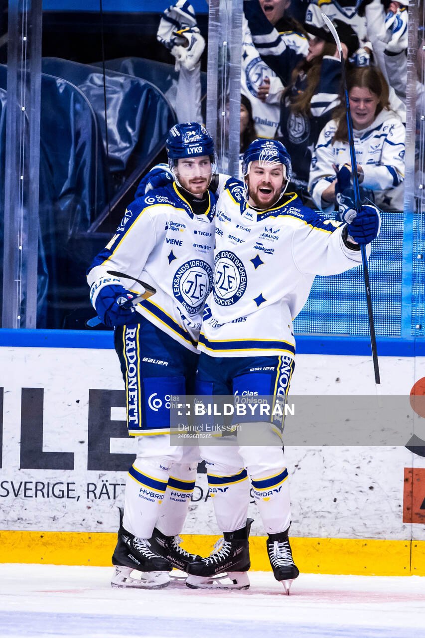 Leksands Lucas Elvenes och Peter Cehlarik jublar