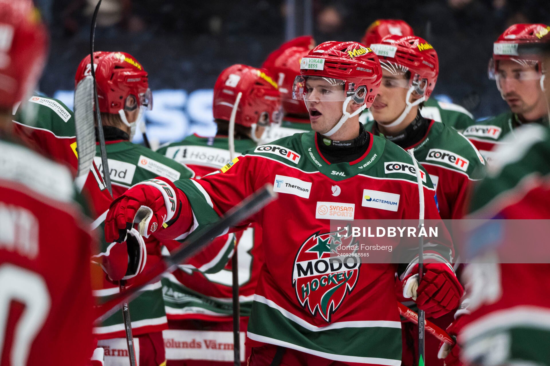 MoDos Mattias Norlinder jublar