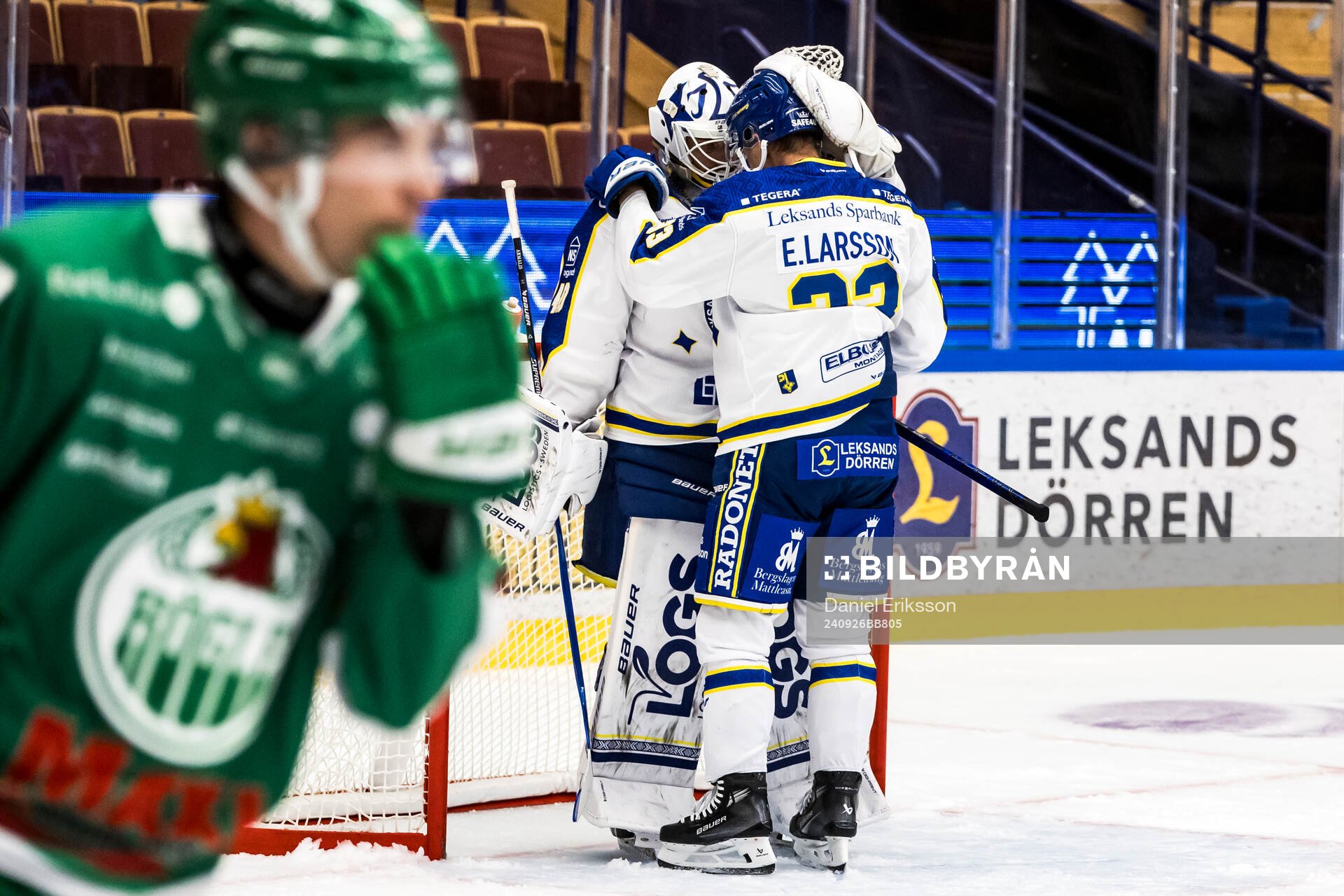Leksands målvakt Mantas Armalis och Eddie Larsson jublar