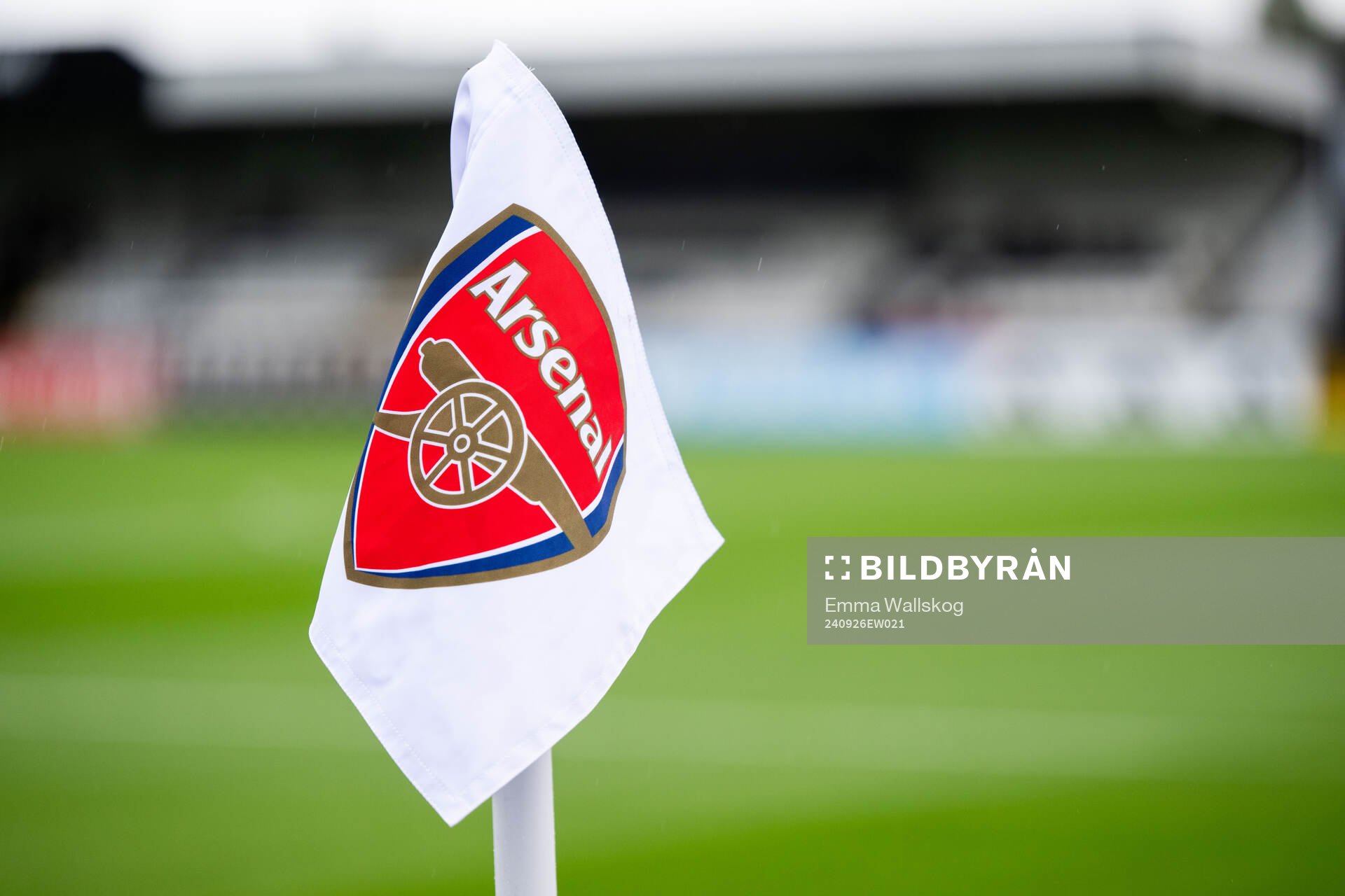 A corner flag with the Arsenal logo at Meadow Park