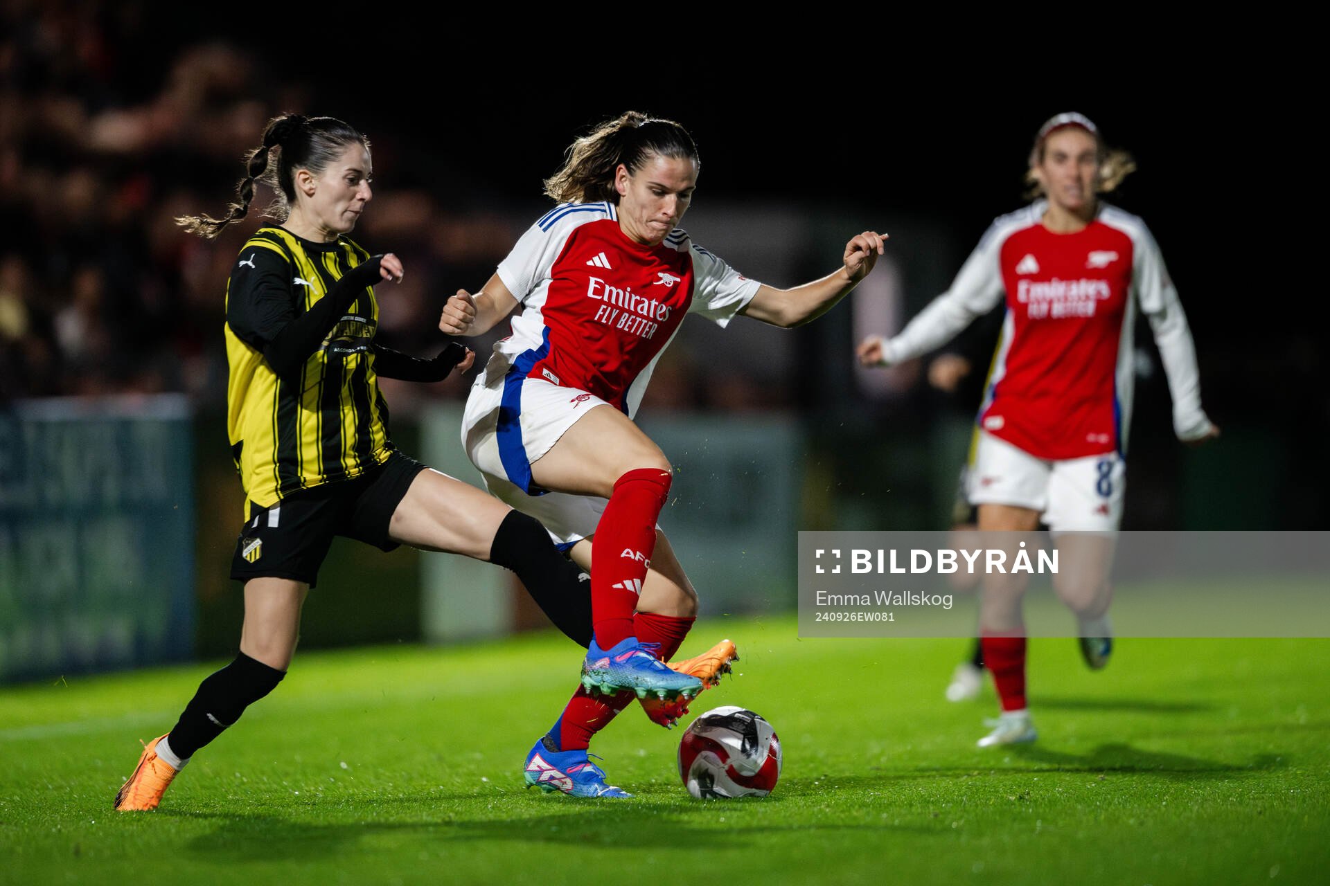 Clarissa Larisey of Häcken and Laia Codina of Arsenal