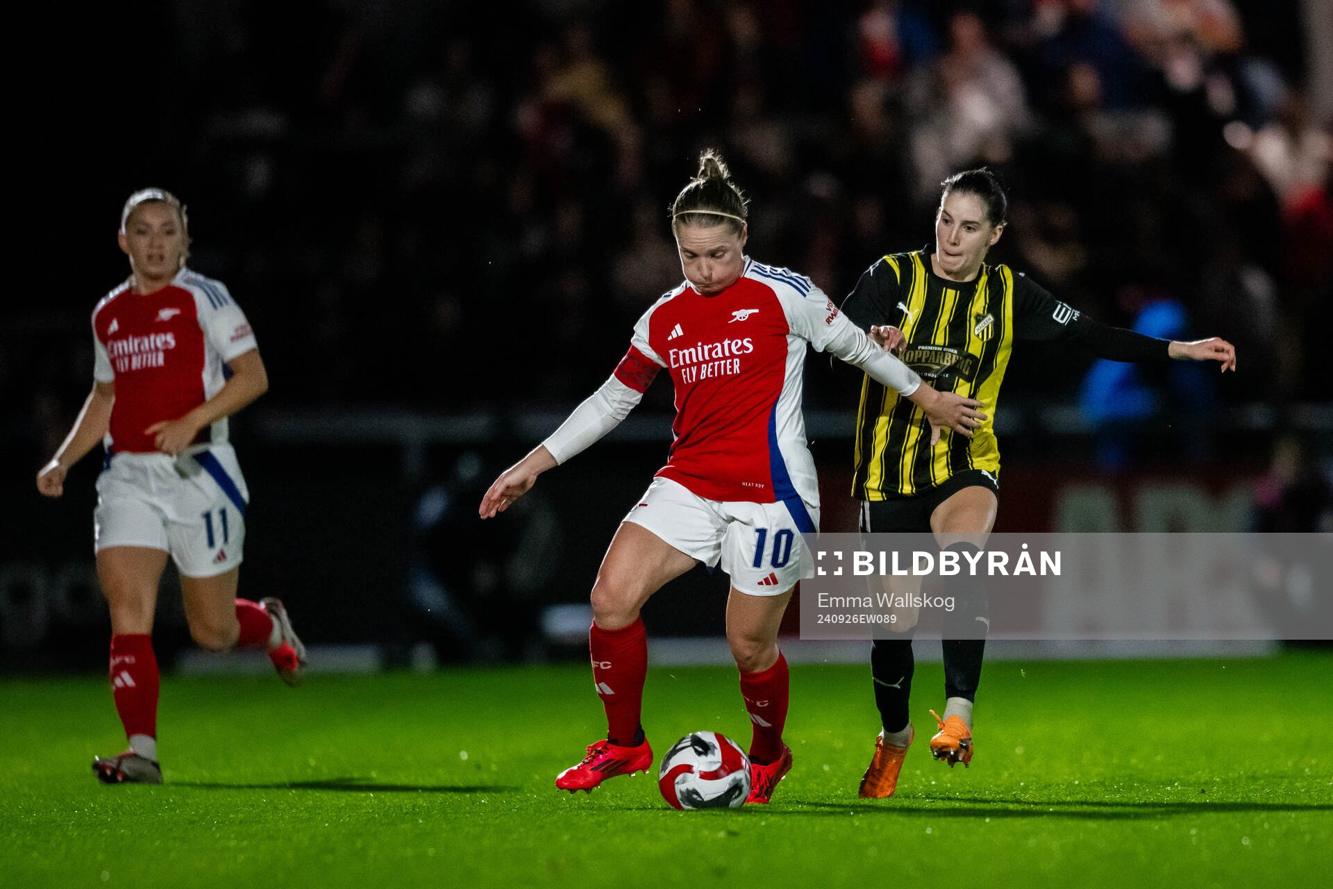 Kim Little of Arsenal and Clarissa Larisey of Häcken