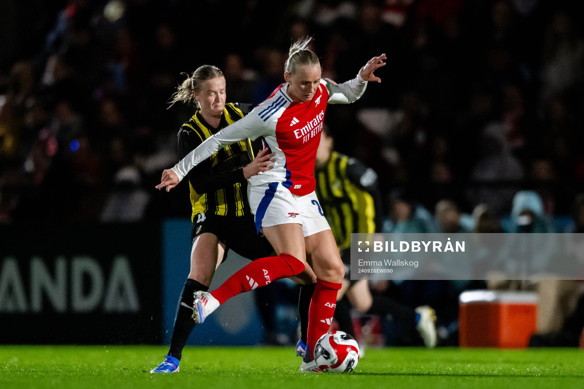 Emma Östlund of Häcken and Stina Blackstenius of Arsenal during the UEFA Women's Champions League qualifying match between Arsenal and Häcken on September 26, 2024 in London.