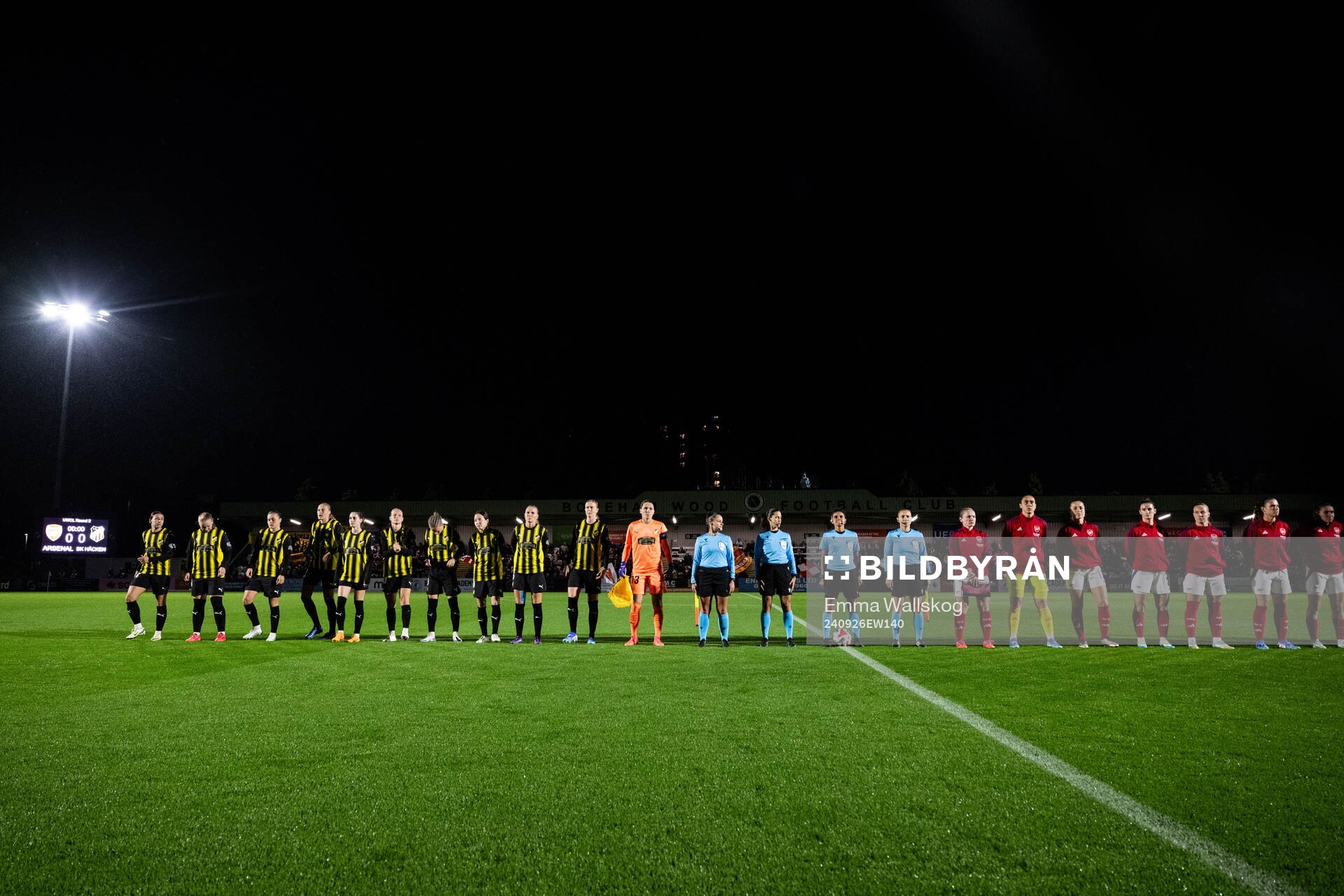 Players of Häcken and of Arsenal