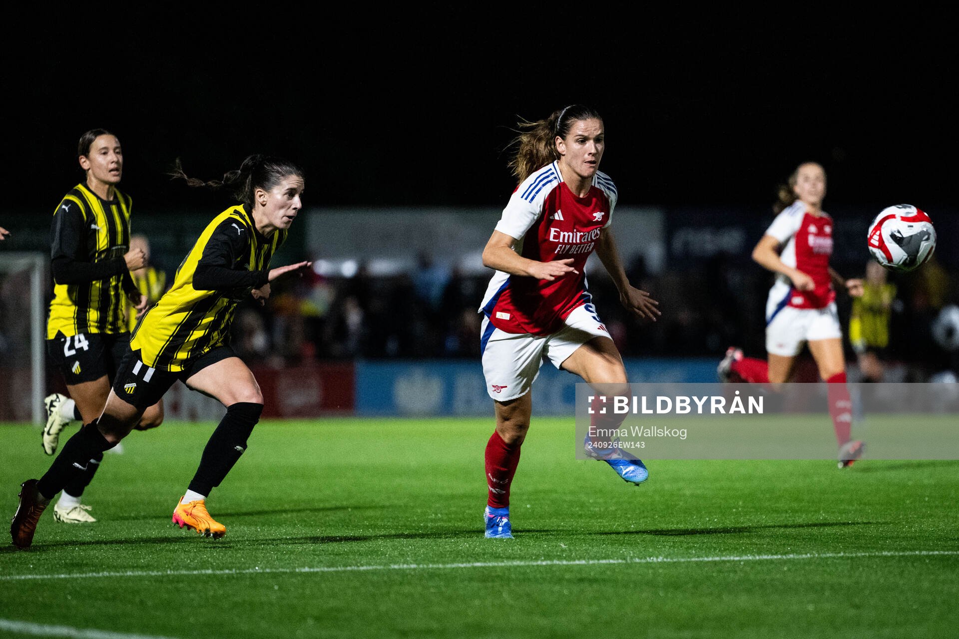 Clarissa Larisey of Häcken and Laia Codina of Arsenal