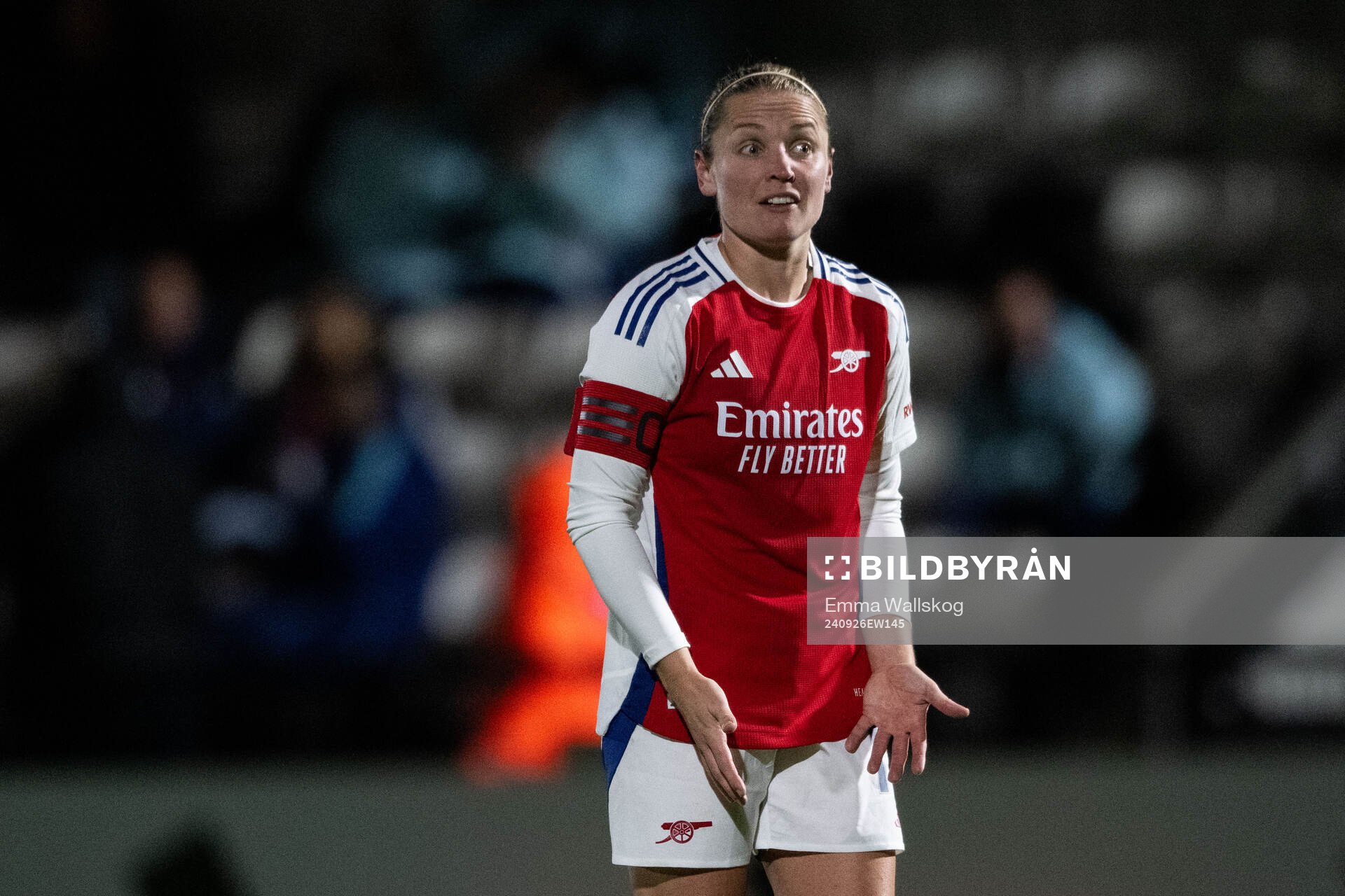Kim Little of Arsenal reacts