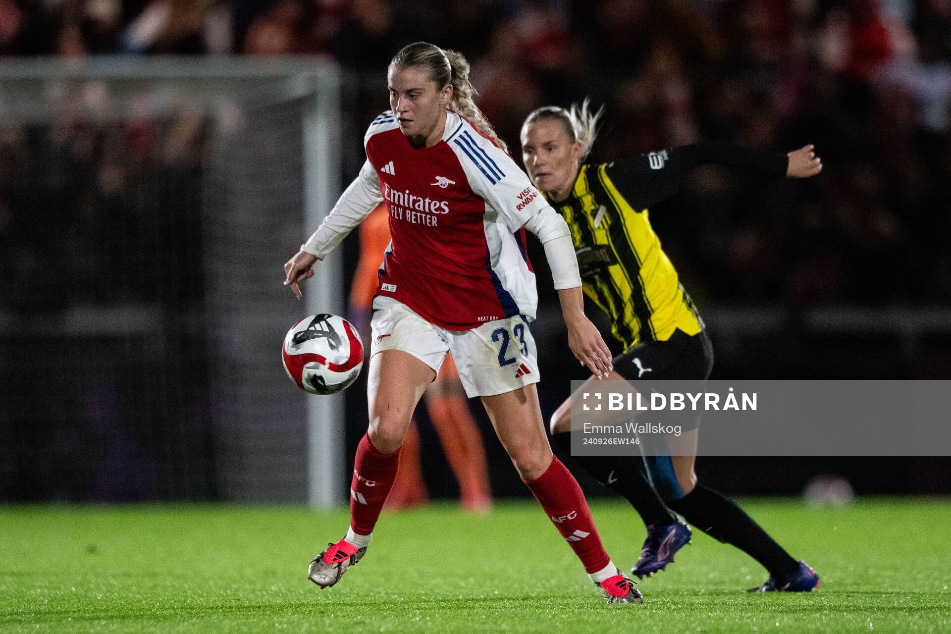 Alessia Russo of Arsenal and Josefine Rybrink of Häcken during the UEFA Women's Champions League qualifying match between Arsenal and Häcken on September 26, 2024 in London.