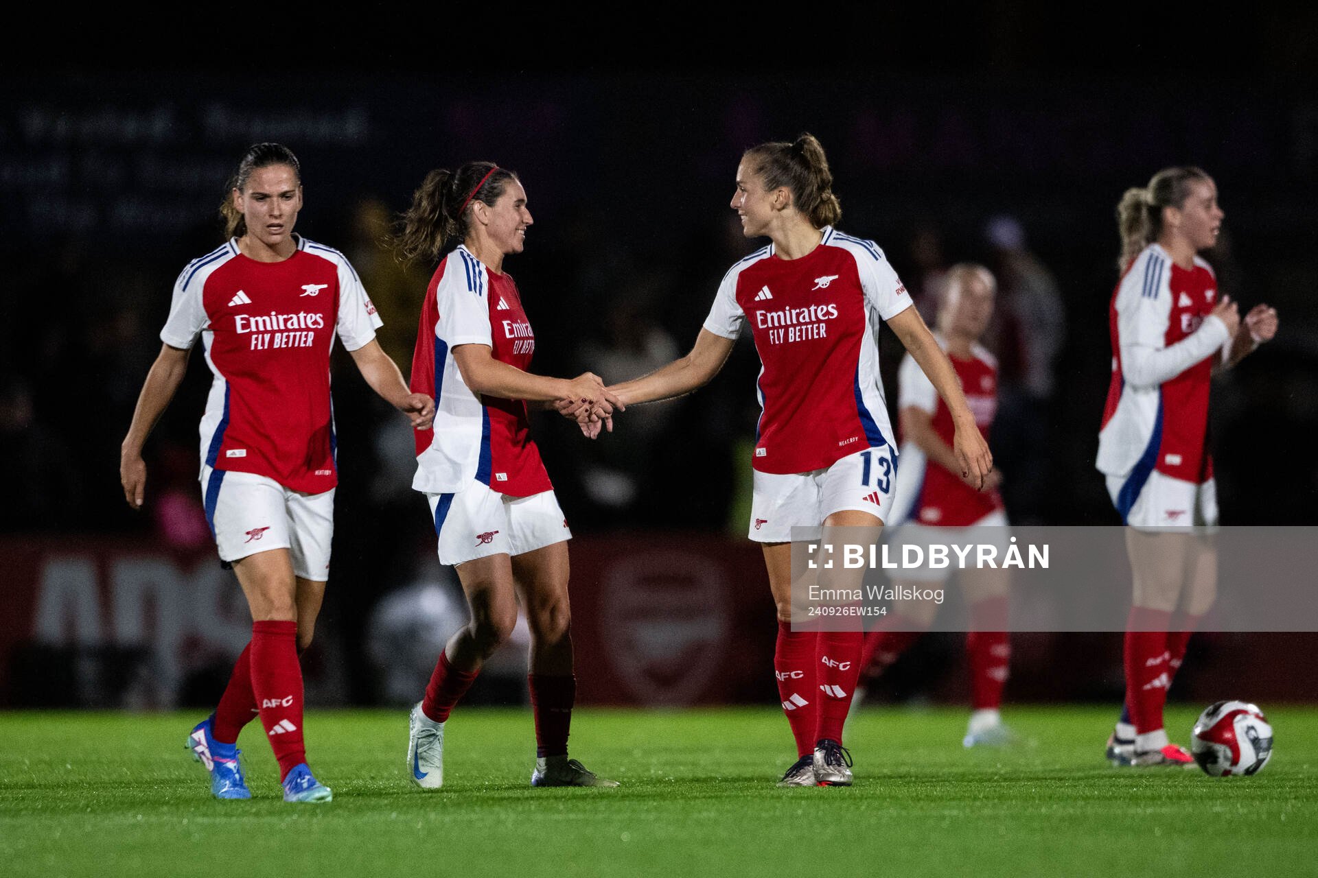 Lia Walti of Arsenal celebrates