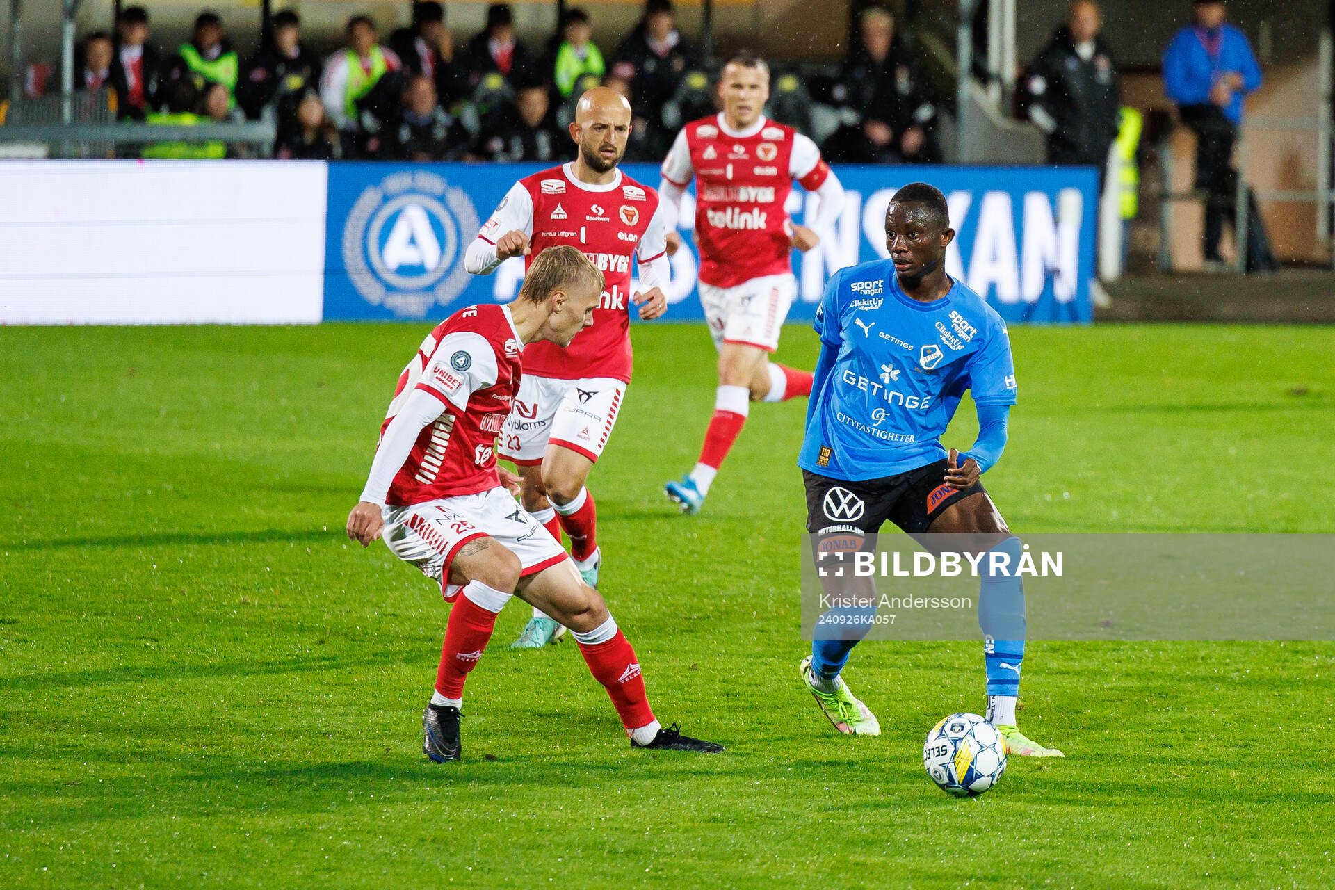 Kalmars Rony Jansson och Halmstads Yannick Agnero