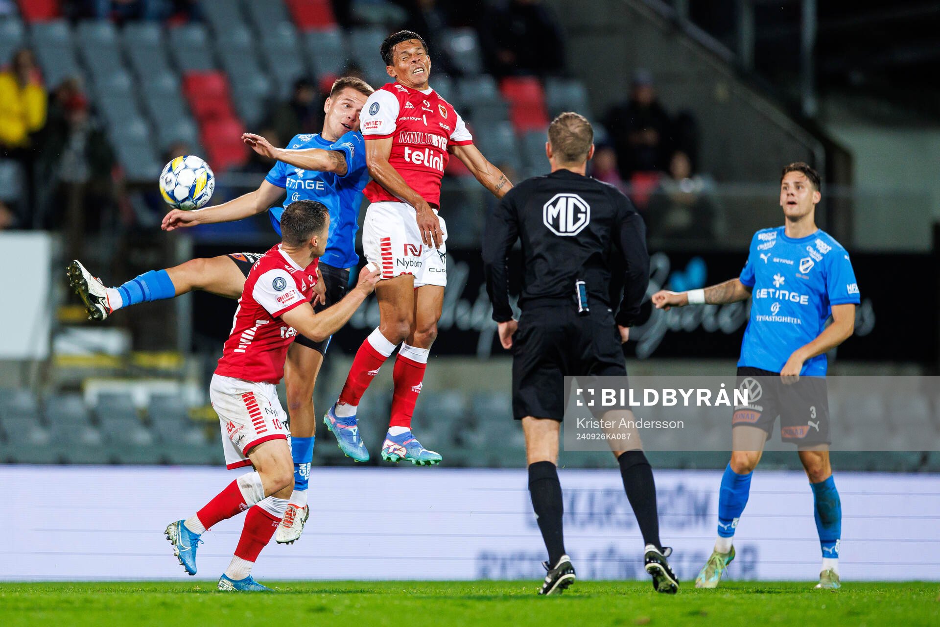 Halmstads Niilo Mäenpää och Kalmars Romario Pereira