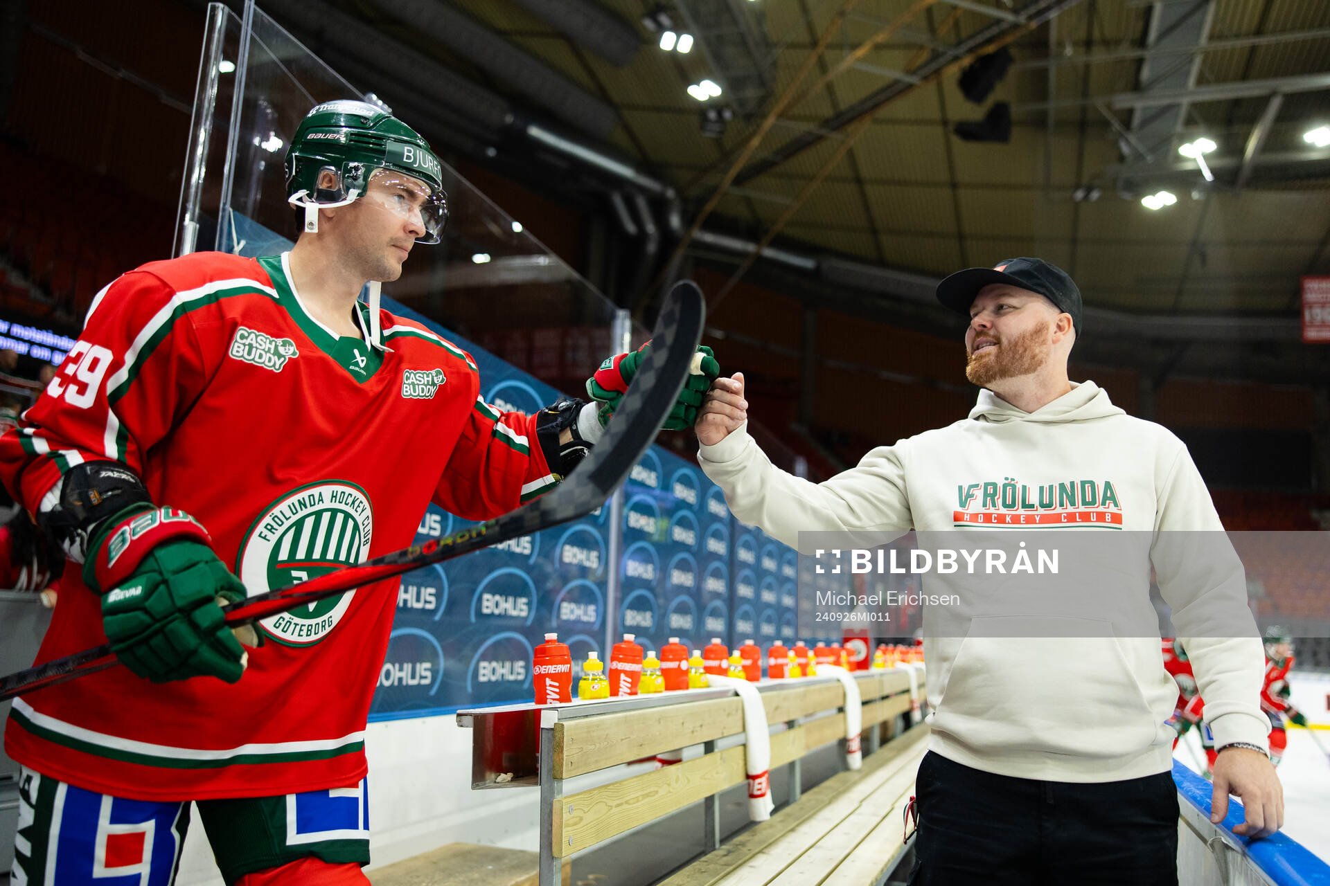 Frölundas Mikael Ruohomaa och materialförvaltare Andy