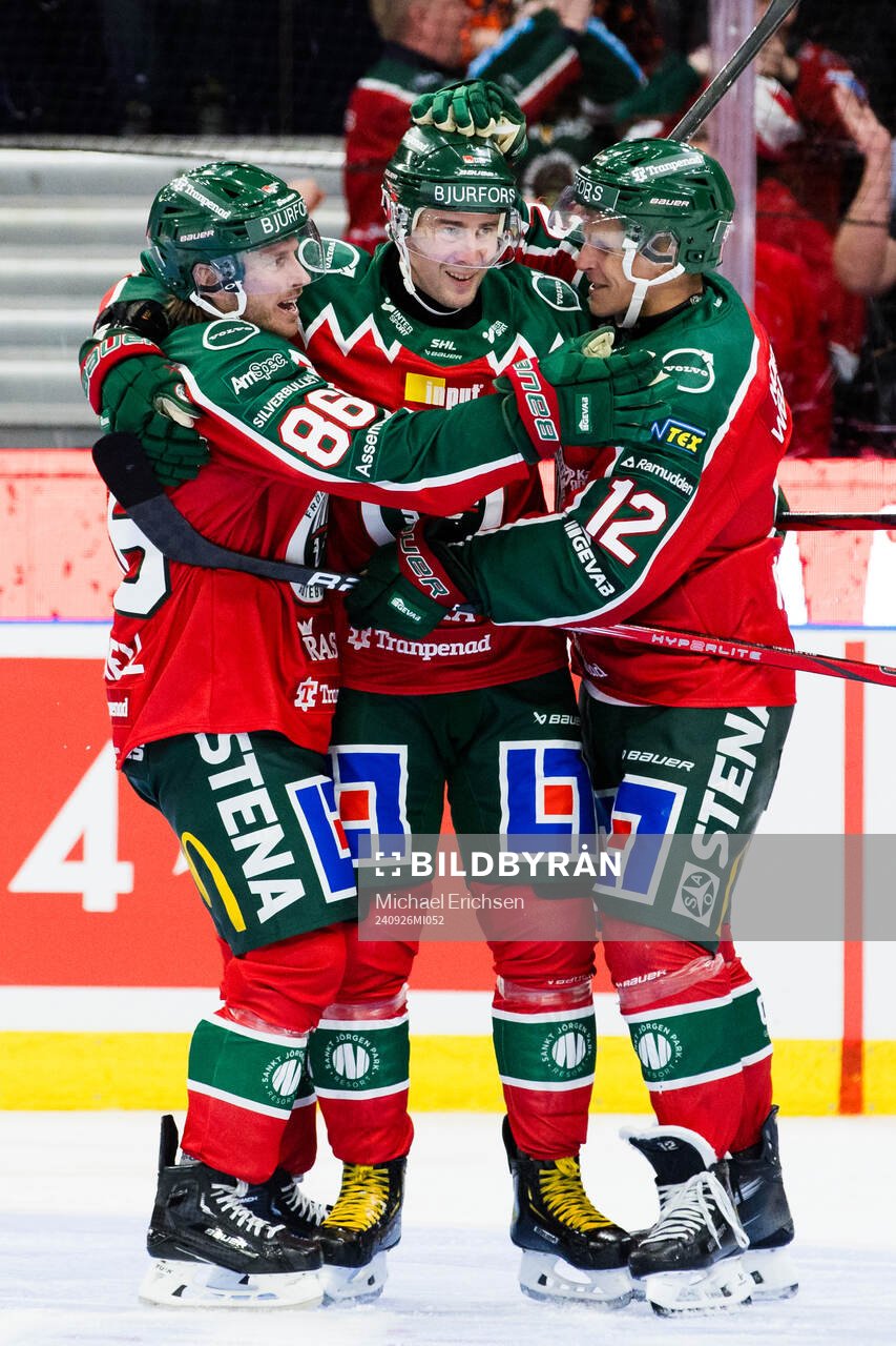 Frölundas Erik Thorell jublar med Mikael Ruohomaa och Max