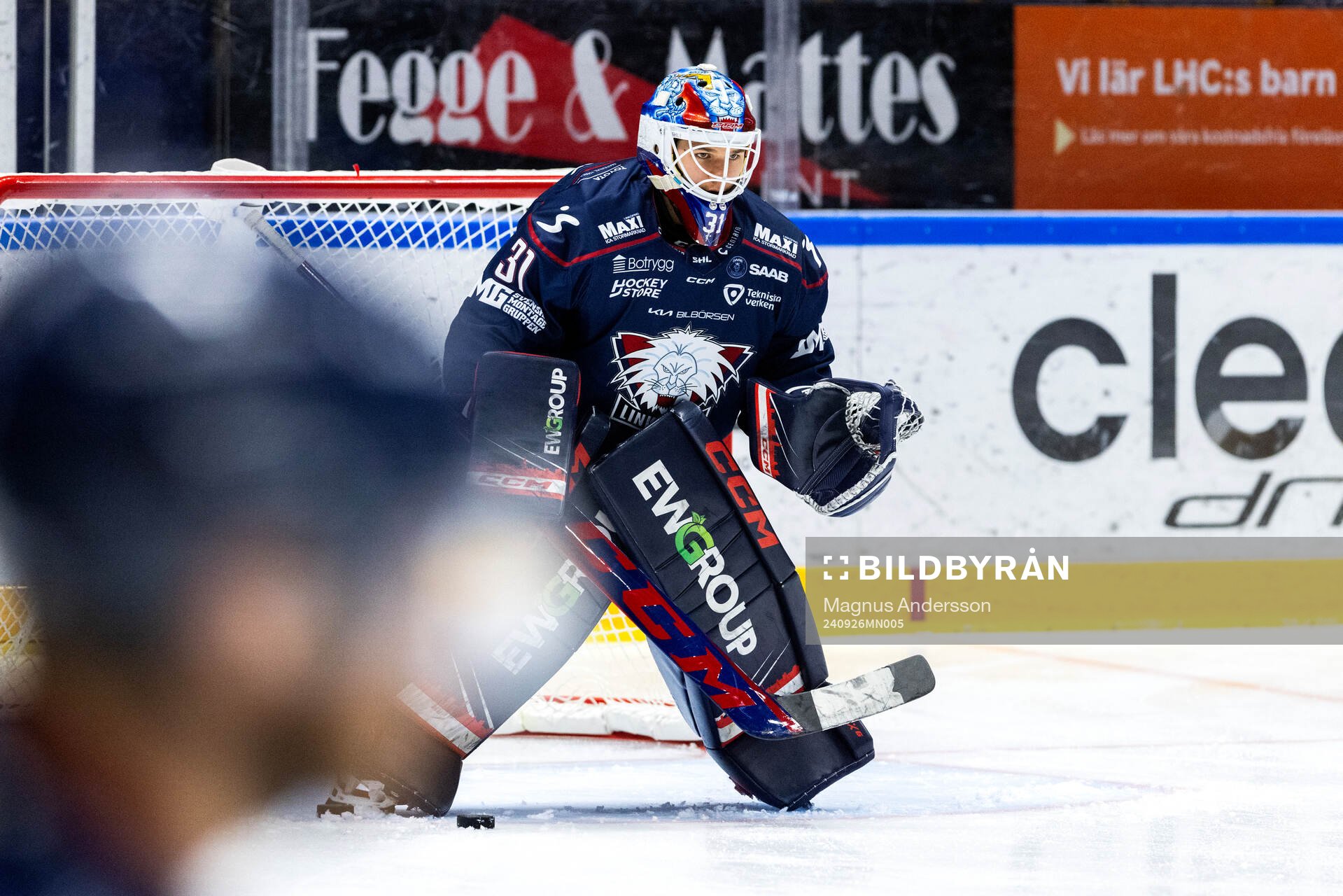 Linköpings målvakt Jesper Myrenberg på uppvärmningen