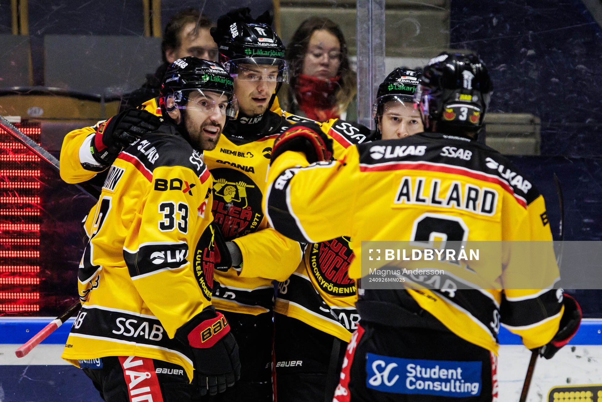 Luleås Markus Nurmi jublar med lagkamrater