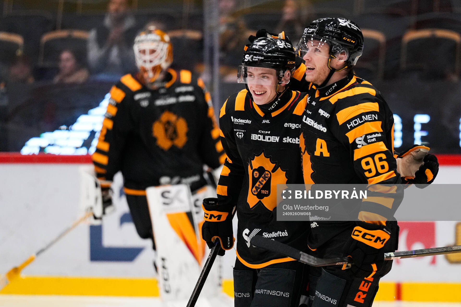 Skellefteås Leo Sundqvist och Rickard Hugg jublar