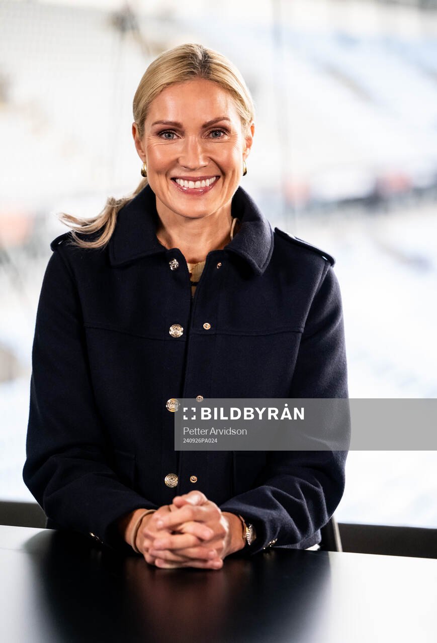 Jessica Almenäs in the broadcaster ESPN studio