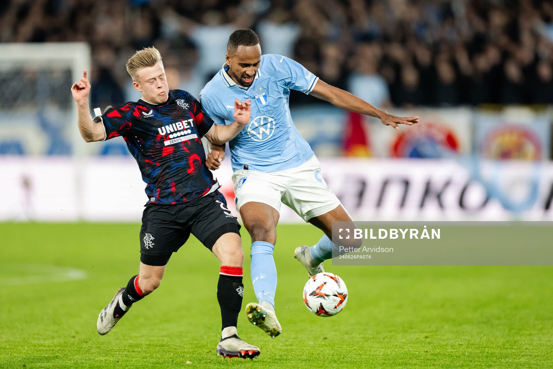 Connor Barron of Rangers and Isaac Kiese Thelin of Malmö FF