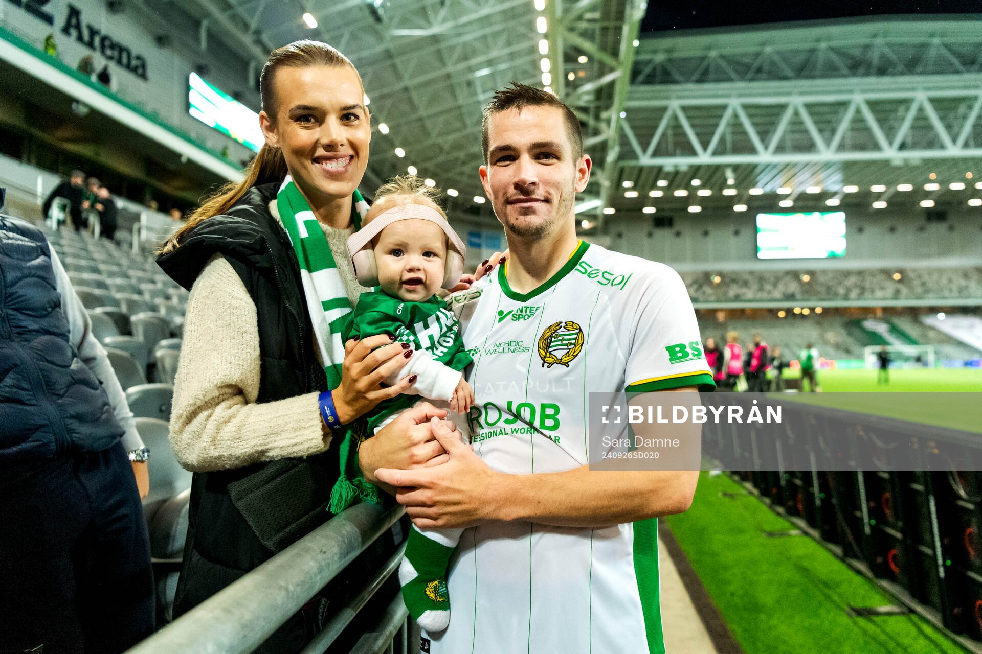 Hammarbys Oscar Johansson Schellhas jublar med familj