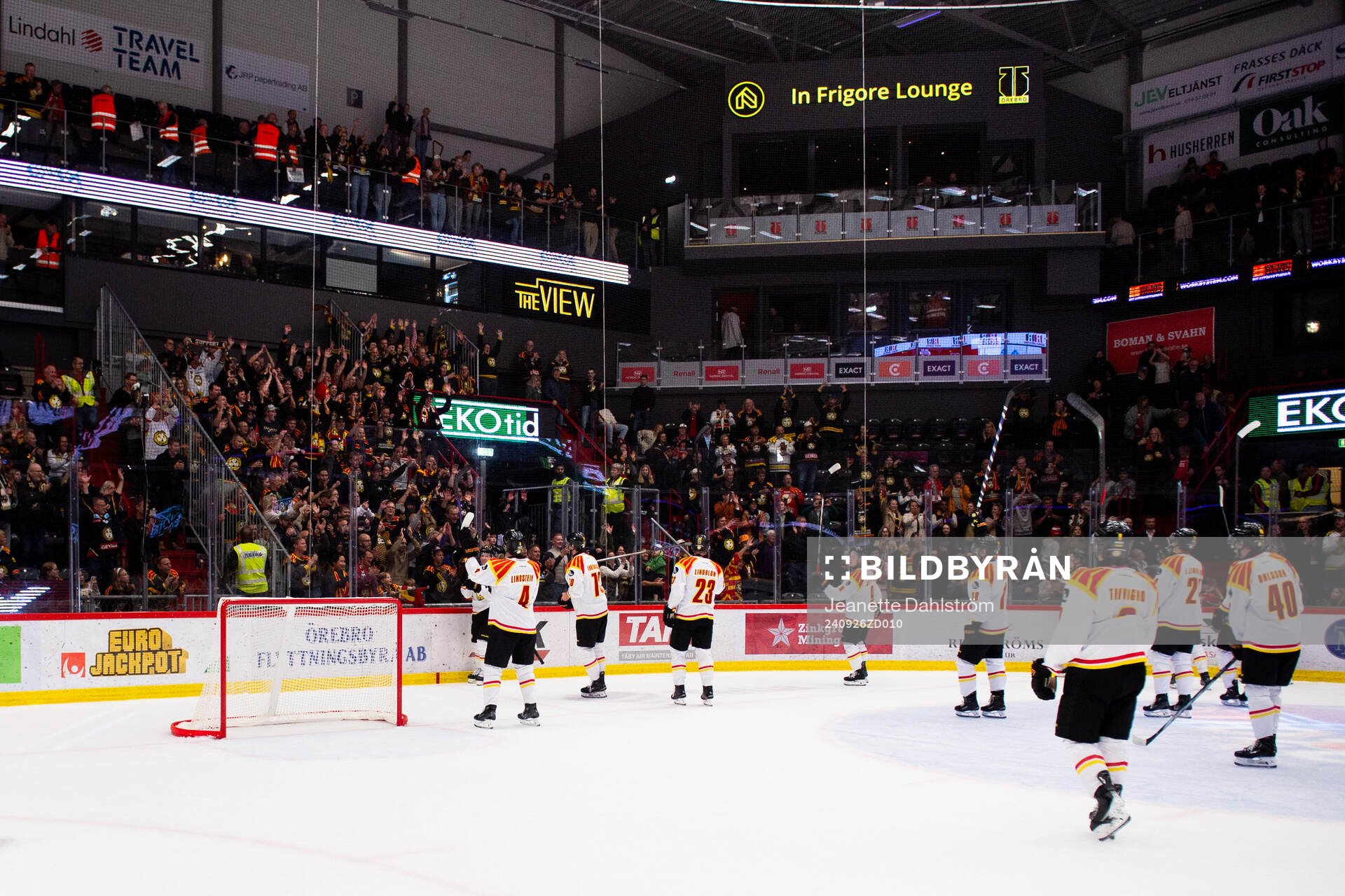 Brynäs jublar med supportar