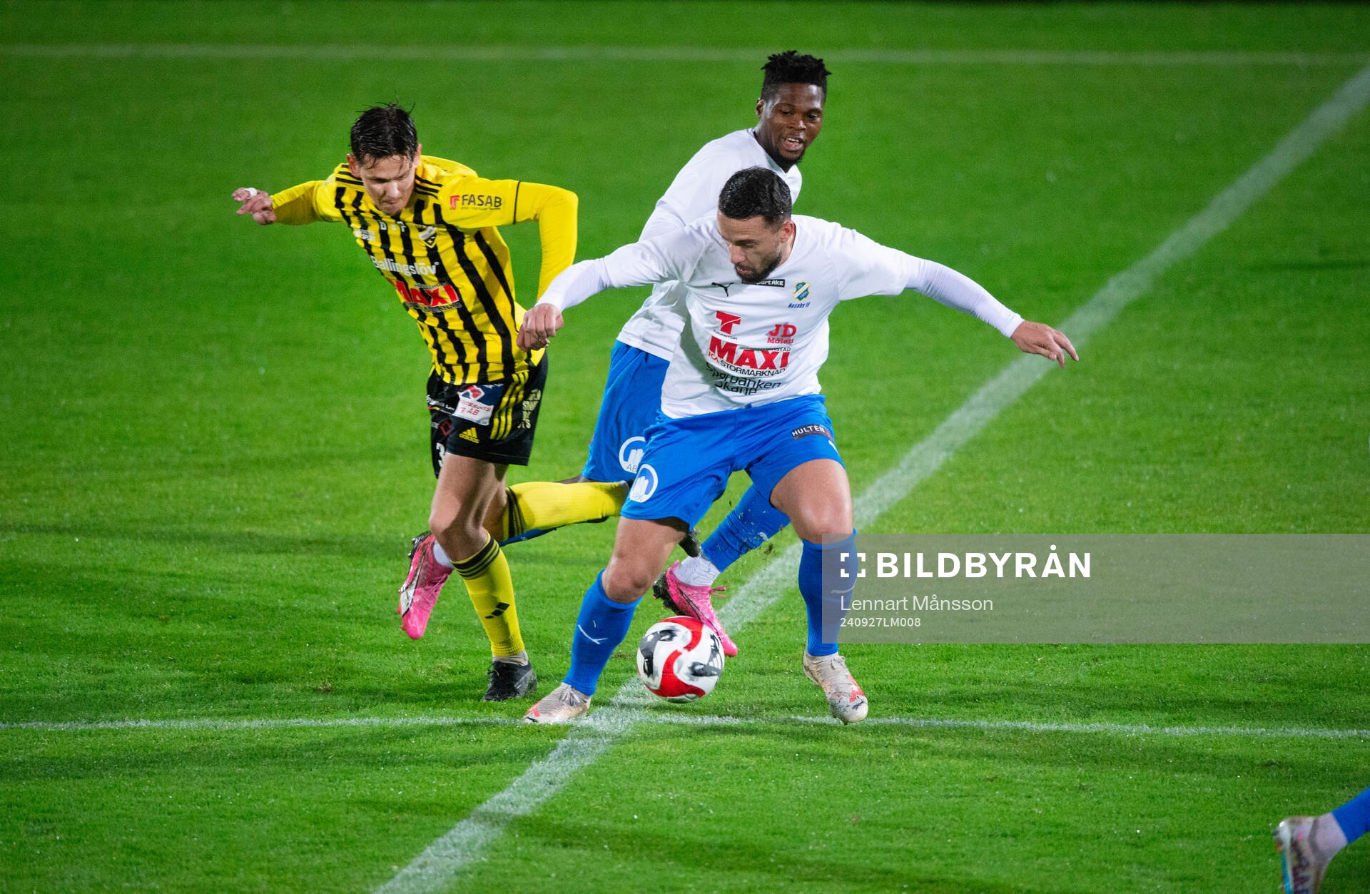 IFK Hässleholms Viktor Ahlgren i matchen i division 2