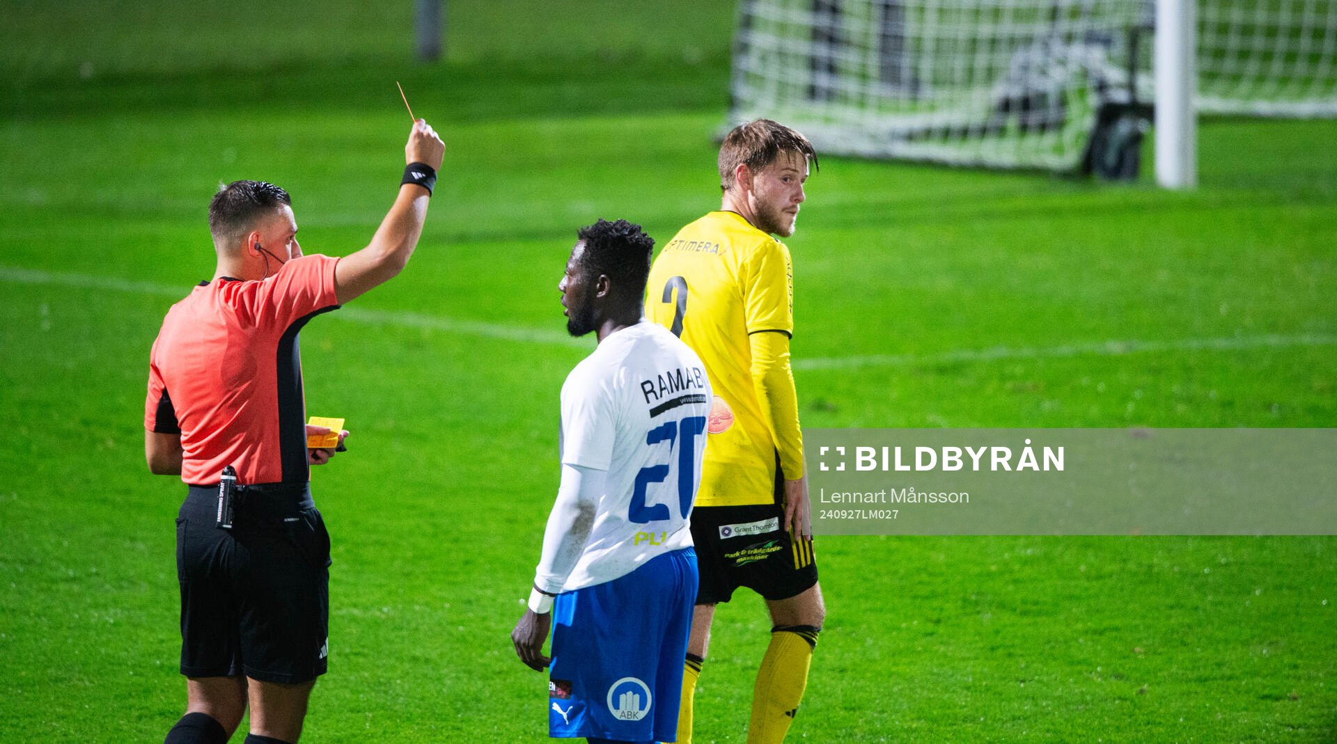  Nosabys Michael Andrew får rött kort i matchen i division 2 mellan IFK Hässleholm och Nosaby IF i Hässleholm 27 september 2024.