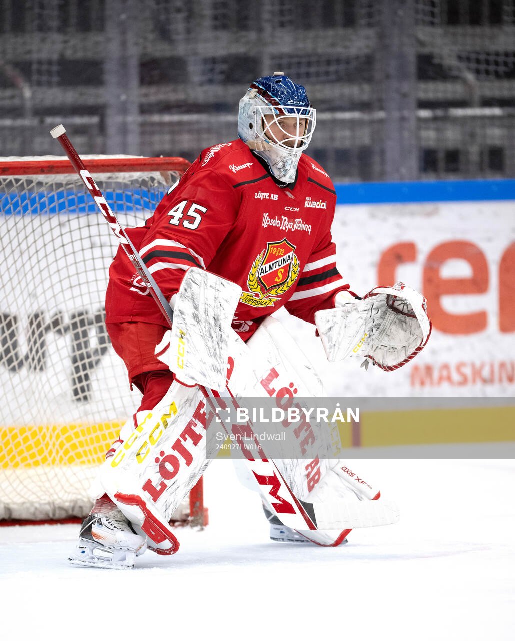 Almtunas målvakt Edvin Olofsson före ishockeymatchen i