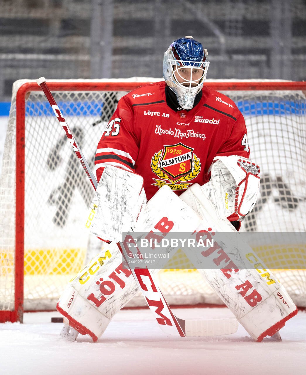 Almtunas målvakt Edvin Olofsson före ishockeymatchen i