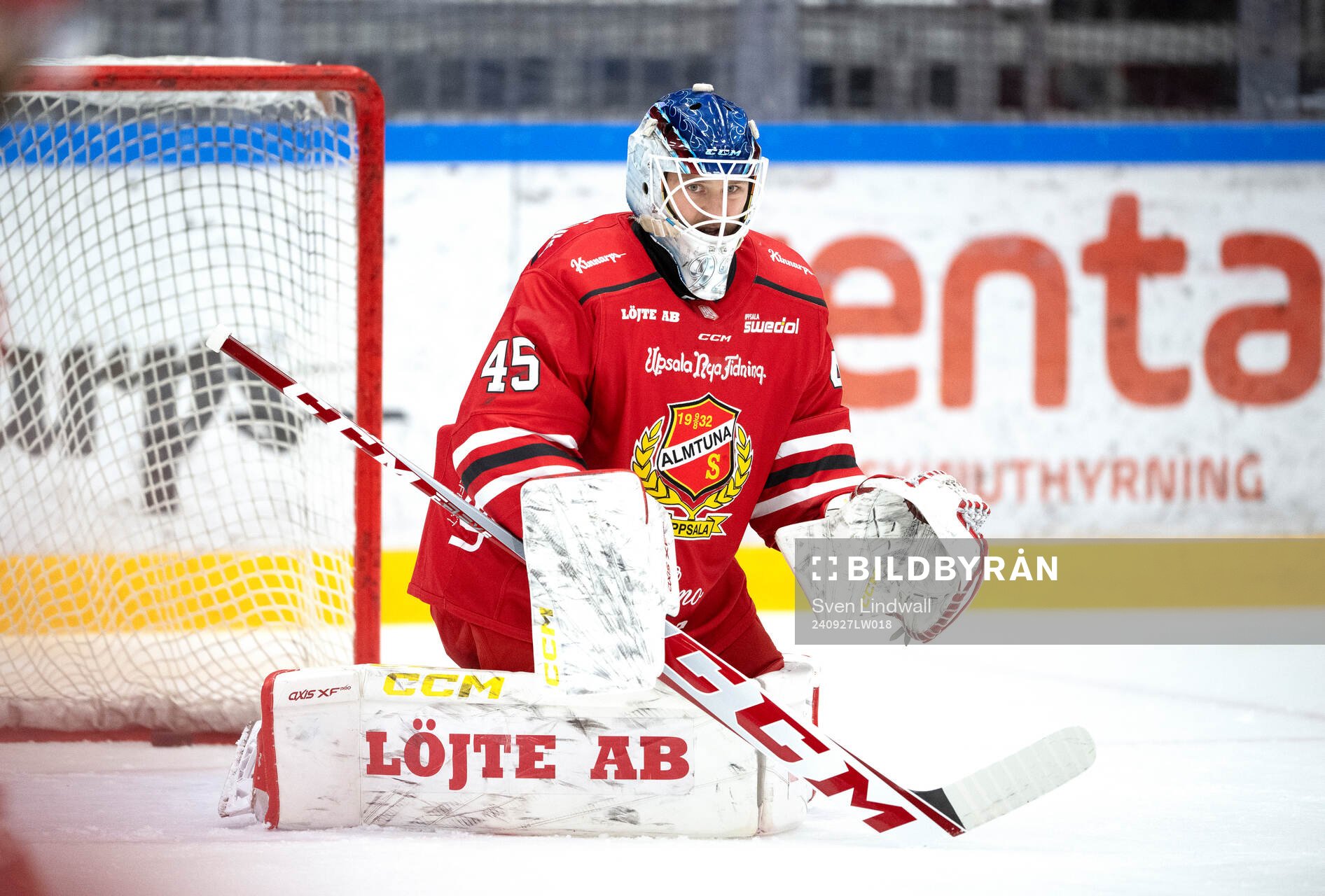 Almtunas målvakt Edvin Olofsson före ishockeymatchen i