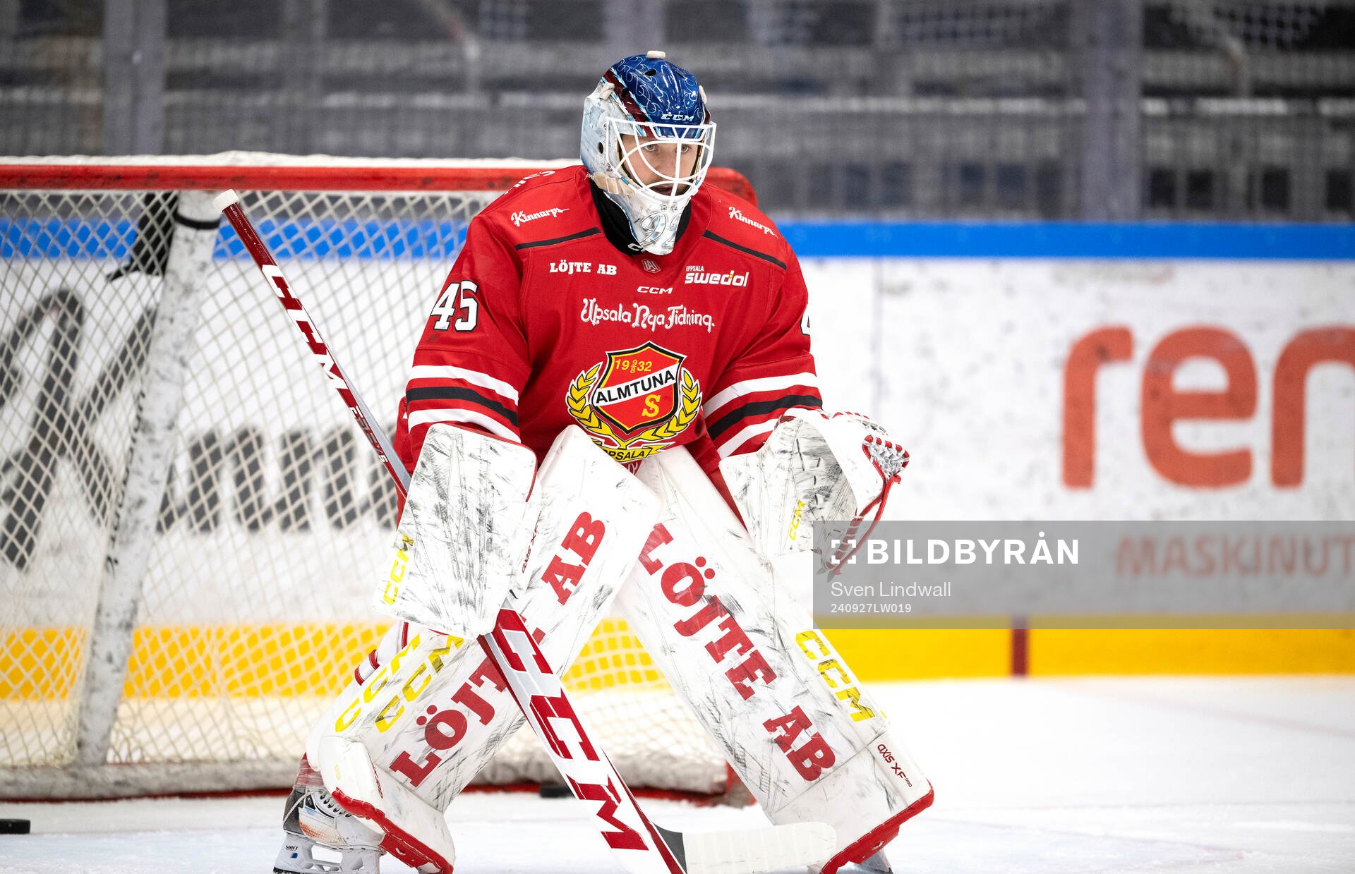 Almtunas målvakt Edvin Olofsson före ishockeymatchen i