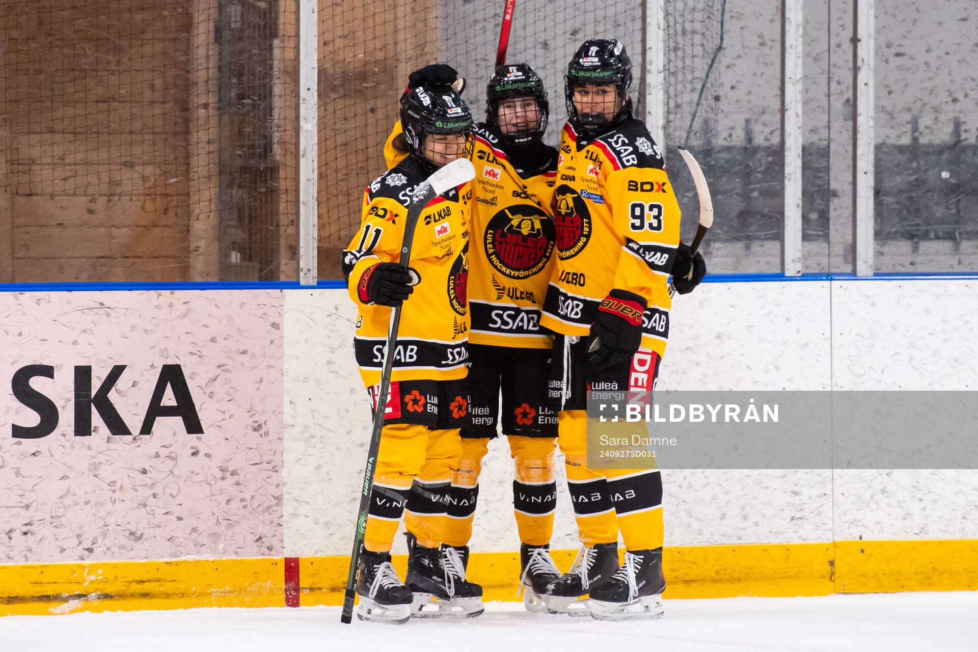 Luleås Akane Shiga, Petra Nieminen och Nadia Mattivi jublar