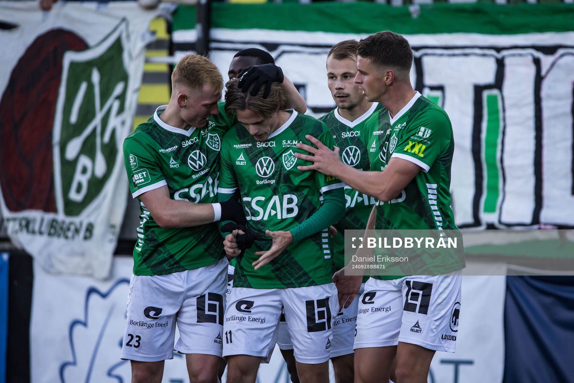 Brages Johan Arvidsson jublar efter 1-1 under fotbollsmatchen i Superettan mellan Brage och Sandvikens IF den 28 september 2024 i Borlänge.
